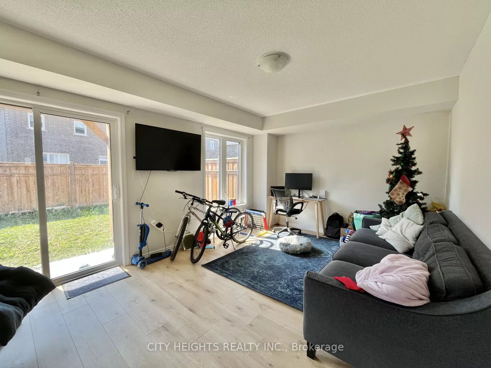 92 Jerome Way Property Photo 6