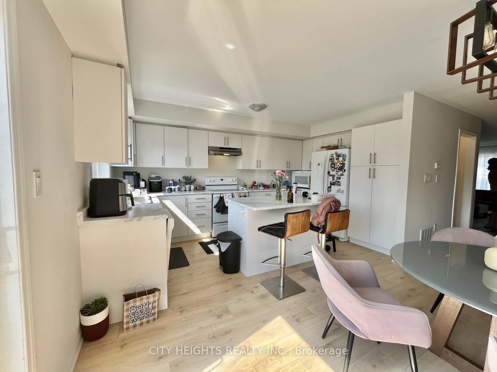 92 Jerome Way Property Photo 8