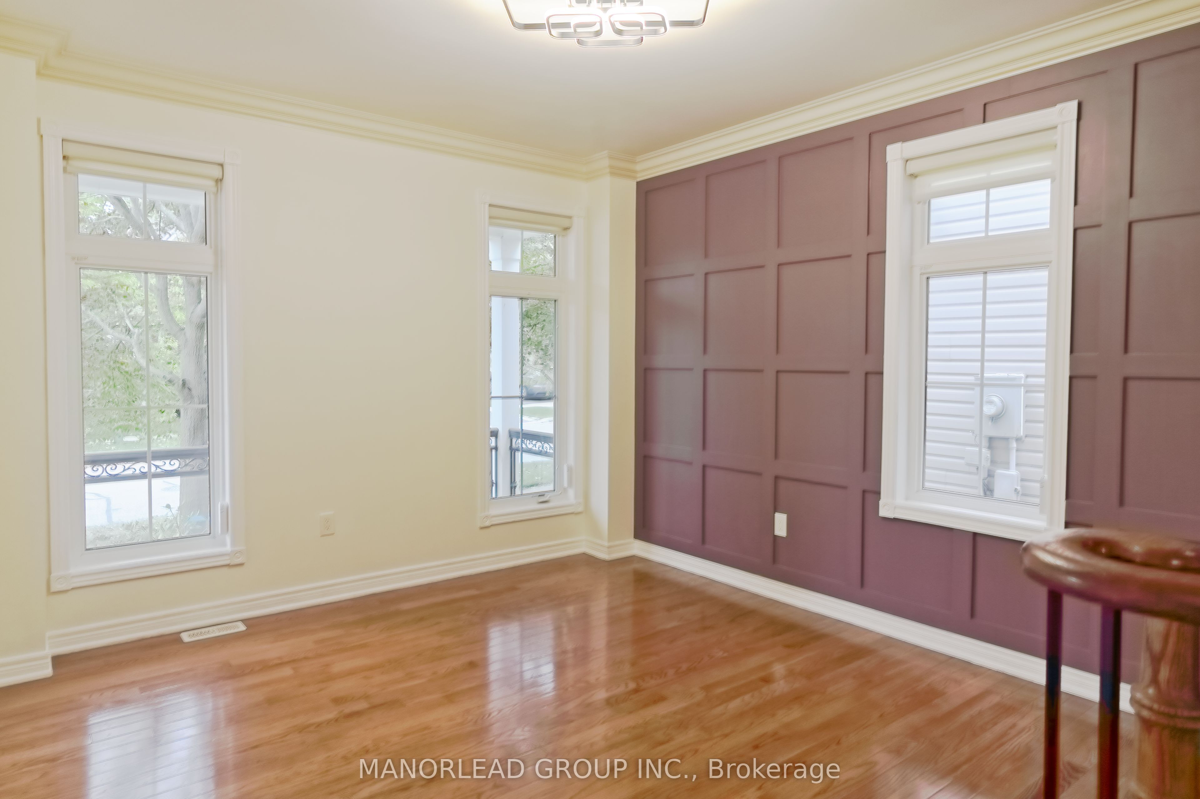 98 Holsted Drive Property Photo 2