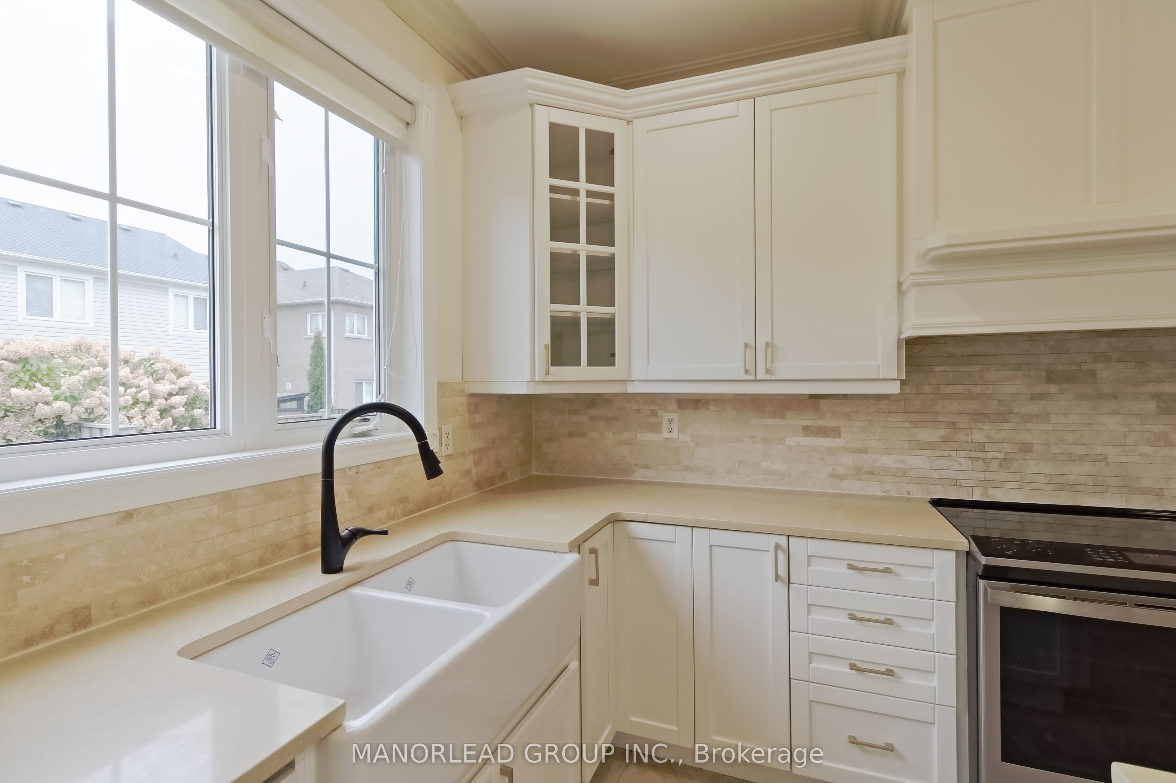 98 Holsted Drive Property Photo 15