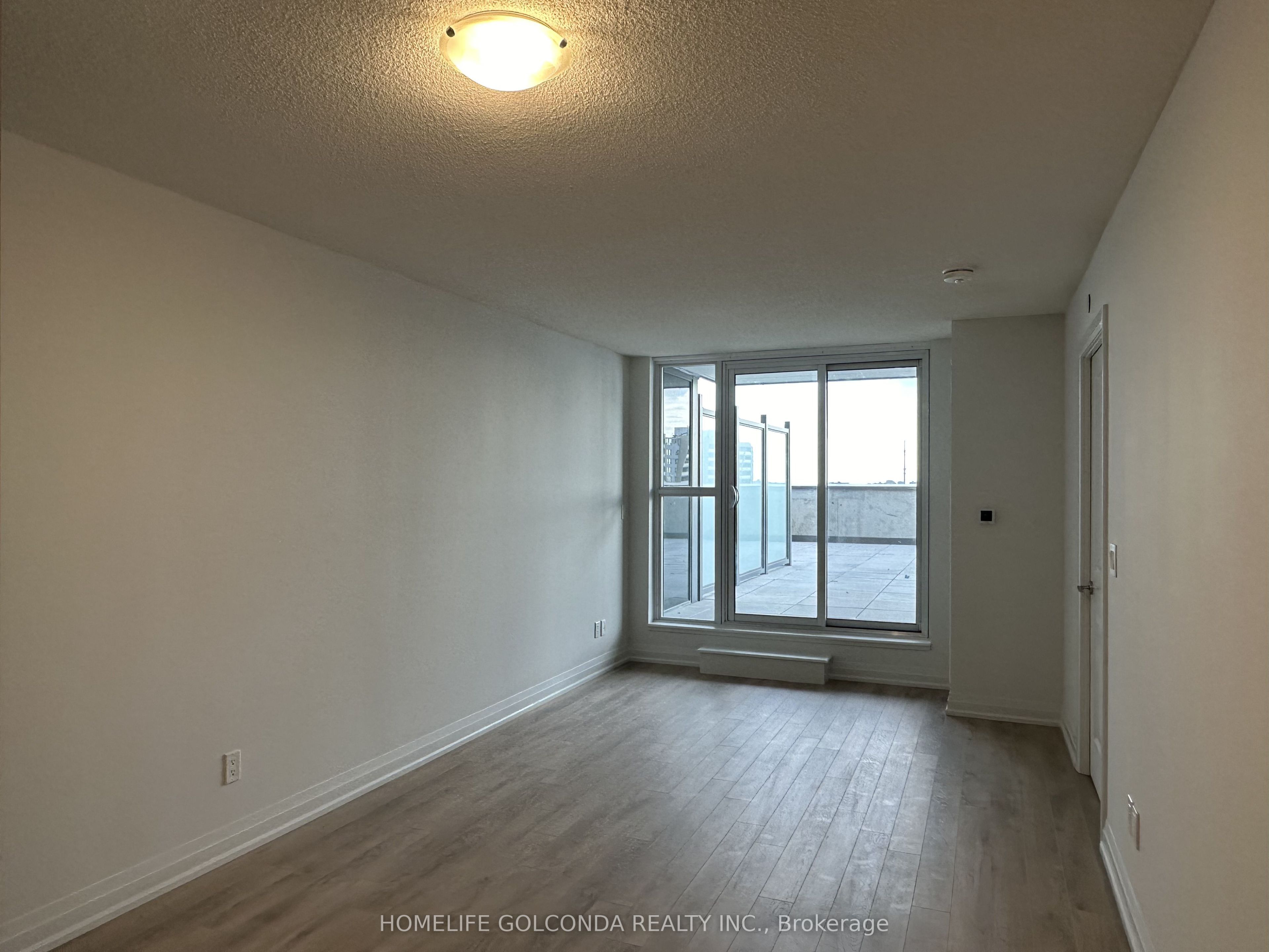 20 Meadowglen Place 905 Property Photo 5