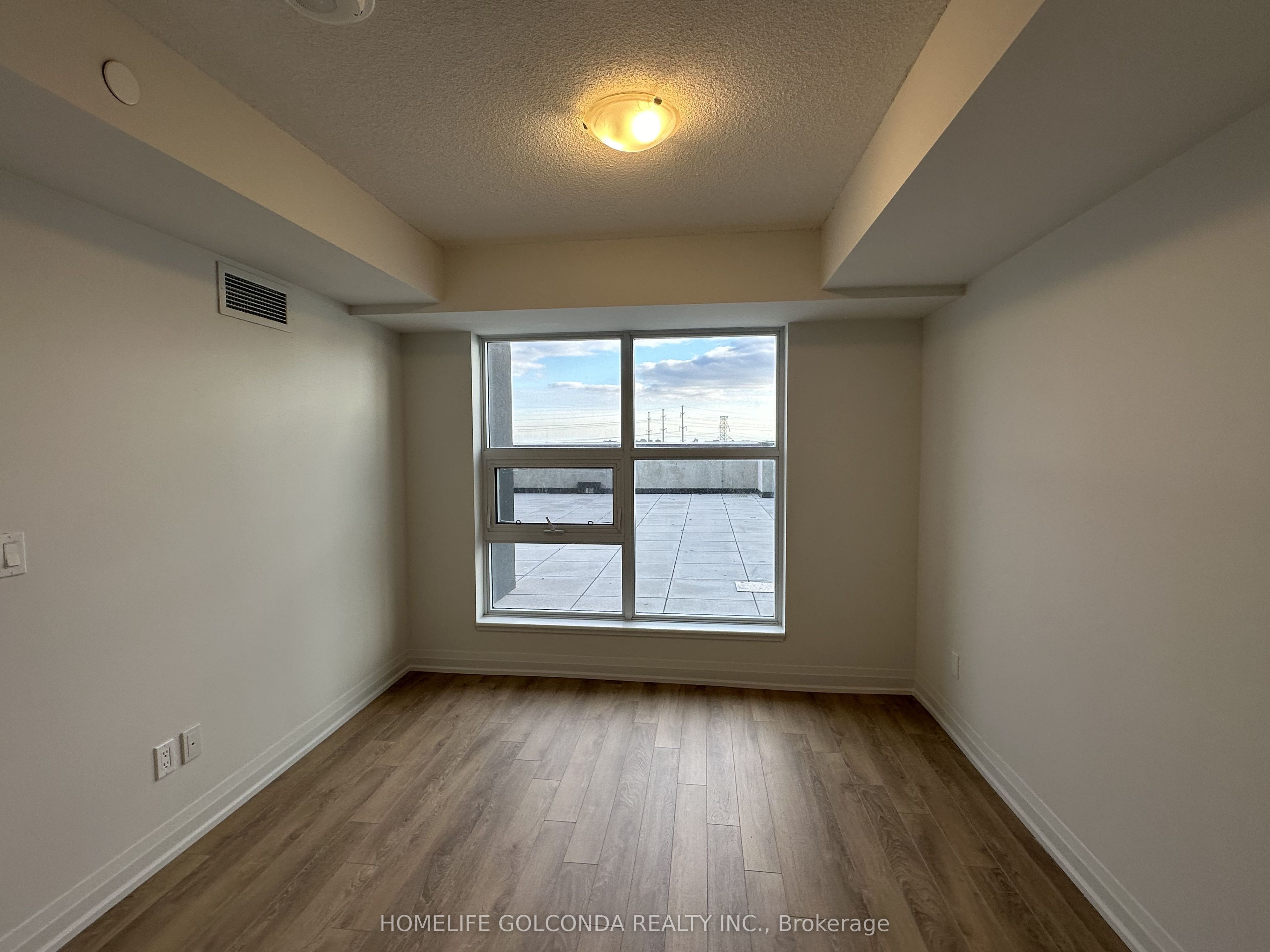20 Meadowglen Place 905 Property Photo 6