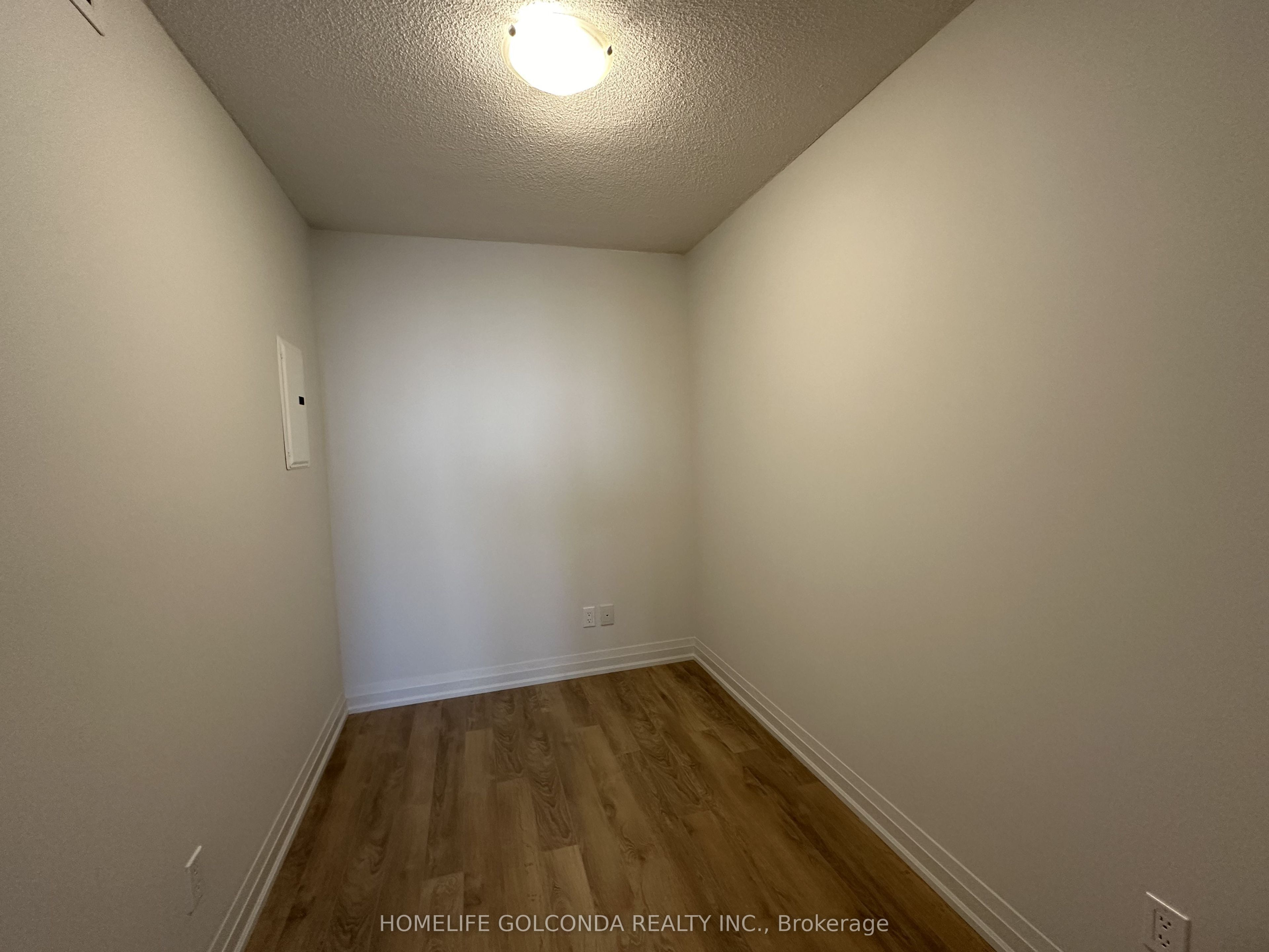 20 Meadowglen Place 905 Property Photo 10