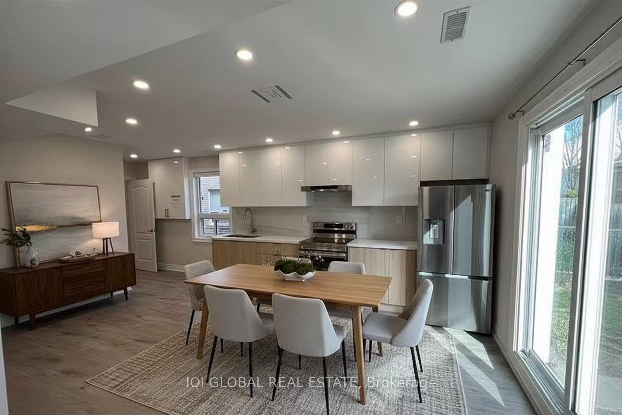 92 Heatherside Drive Main Property Photo 2