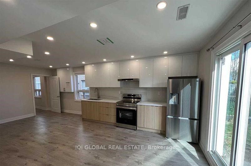 92 Heatherside Drive Main Property Photo 3