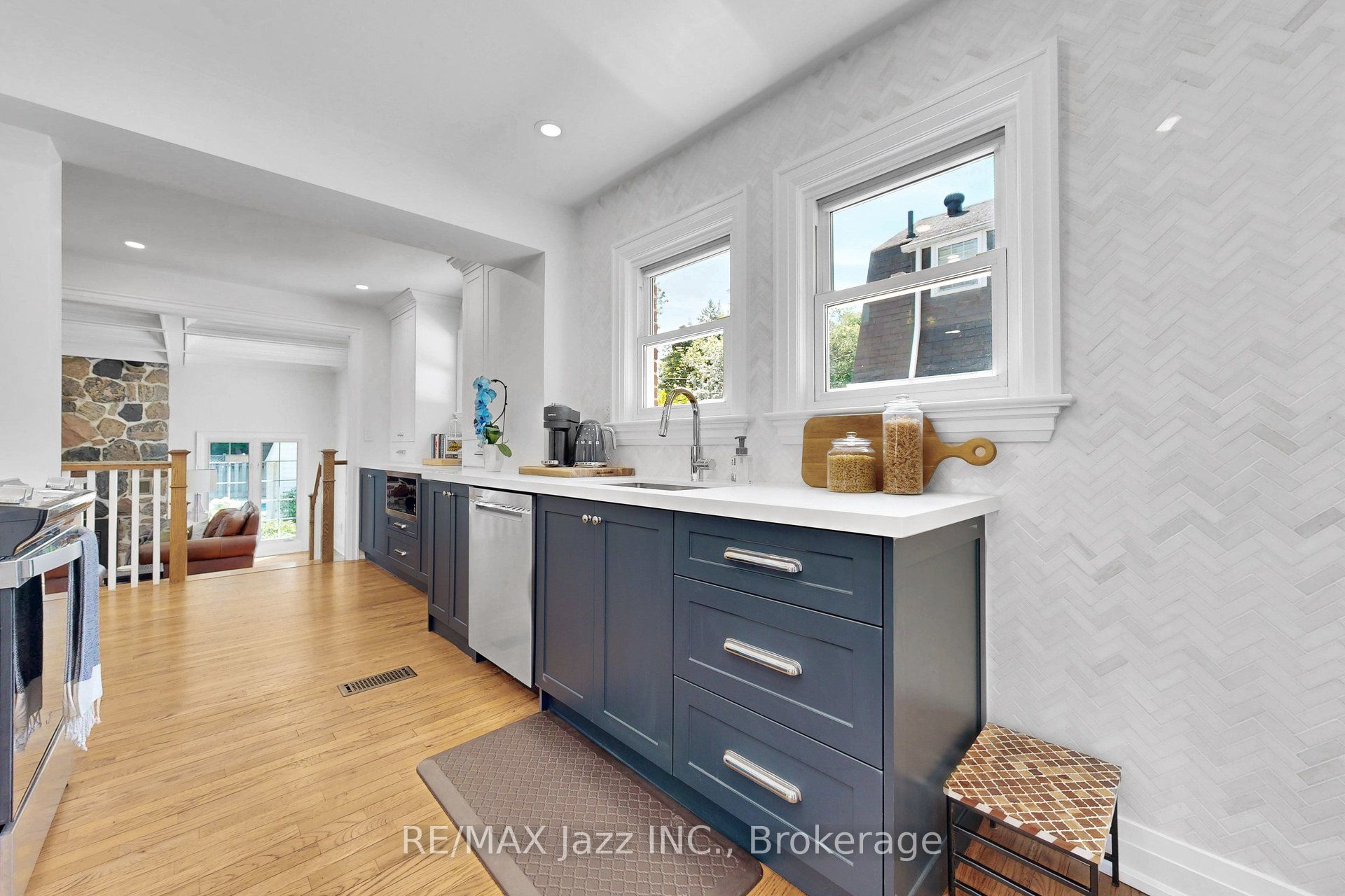 559 Masson Street Property Photo 8