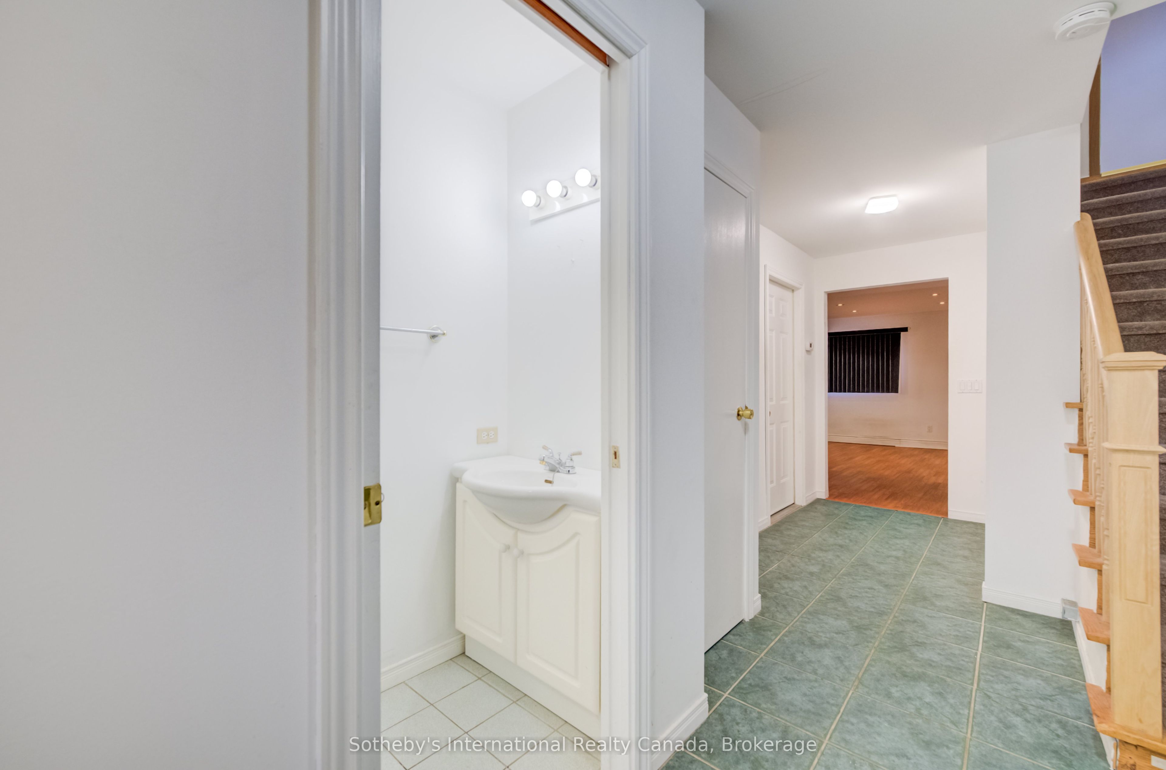 1478 Altona Road Property Photo 12