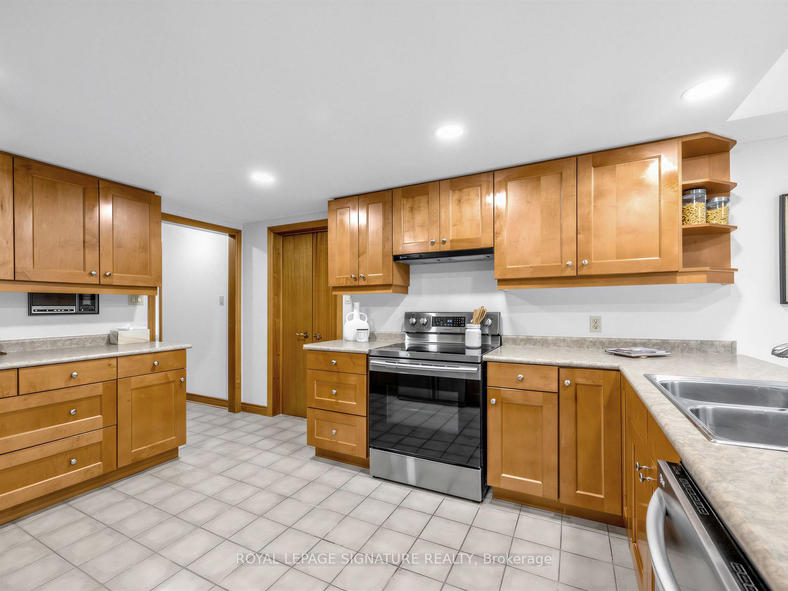 30 Invermarge Drive Property Photo 14