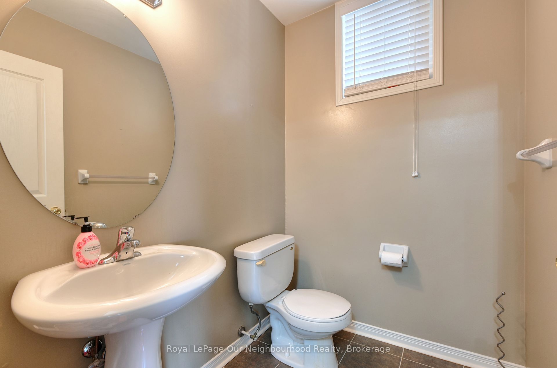 586 Oldman Road Property Photo 3