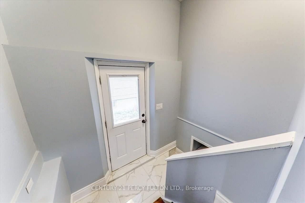 212 Burk Street Main Property Photo 6
