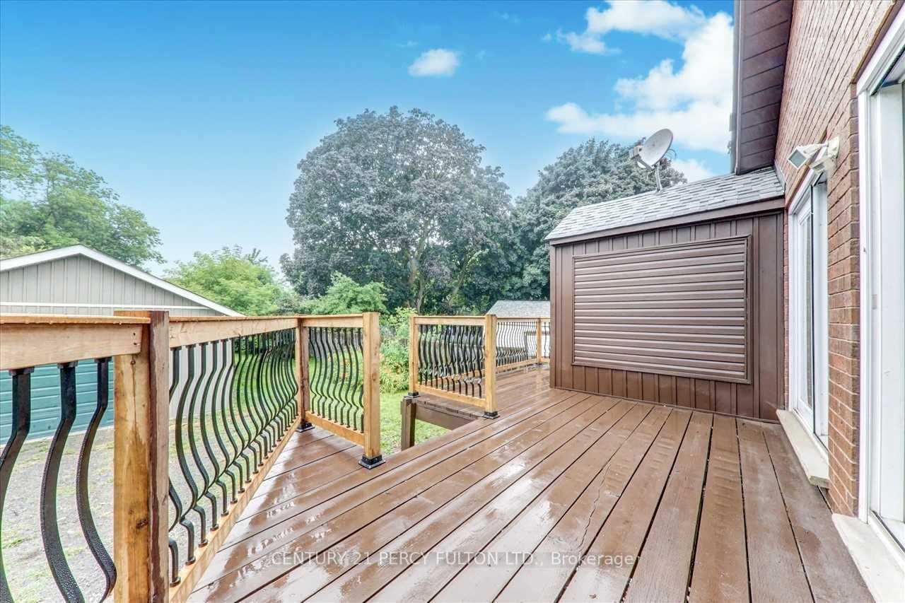 212 Burk Street Main Property Photo 16