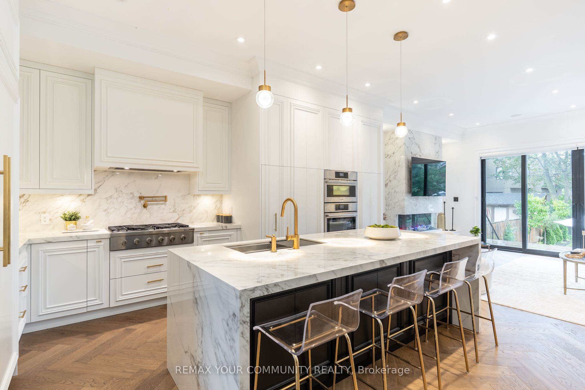 263 Linsmore Crescent Property Photo 9