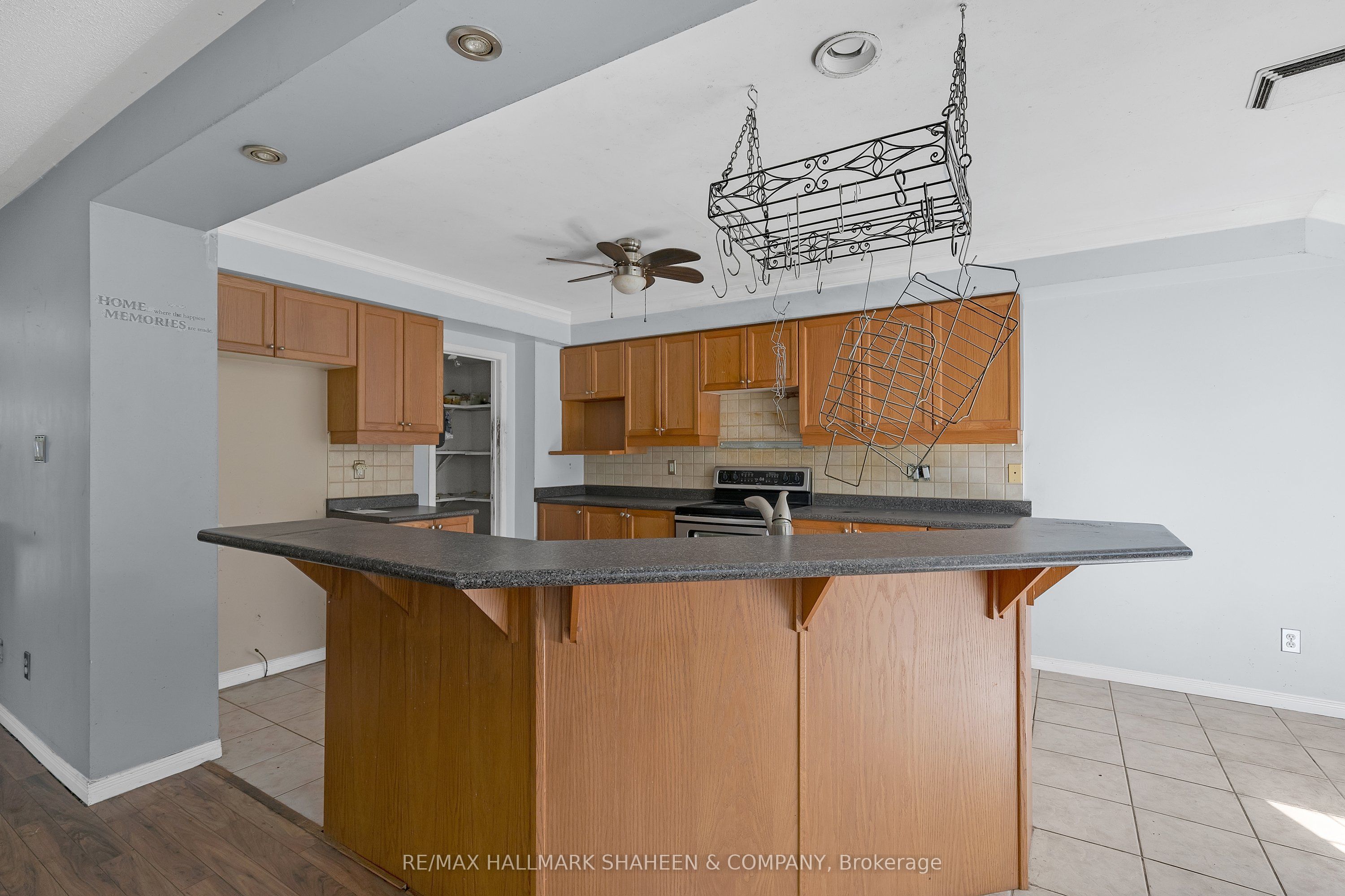 1529 Skyview Street Property Photo 10