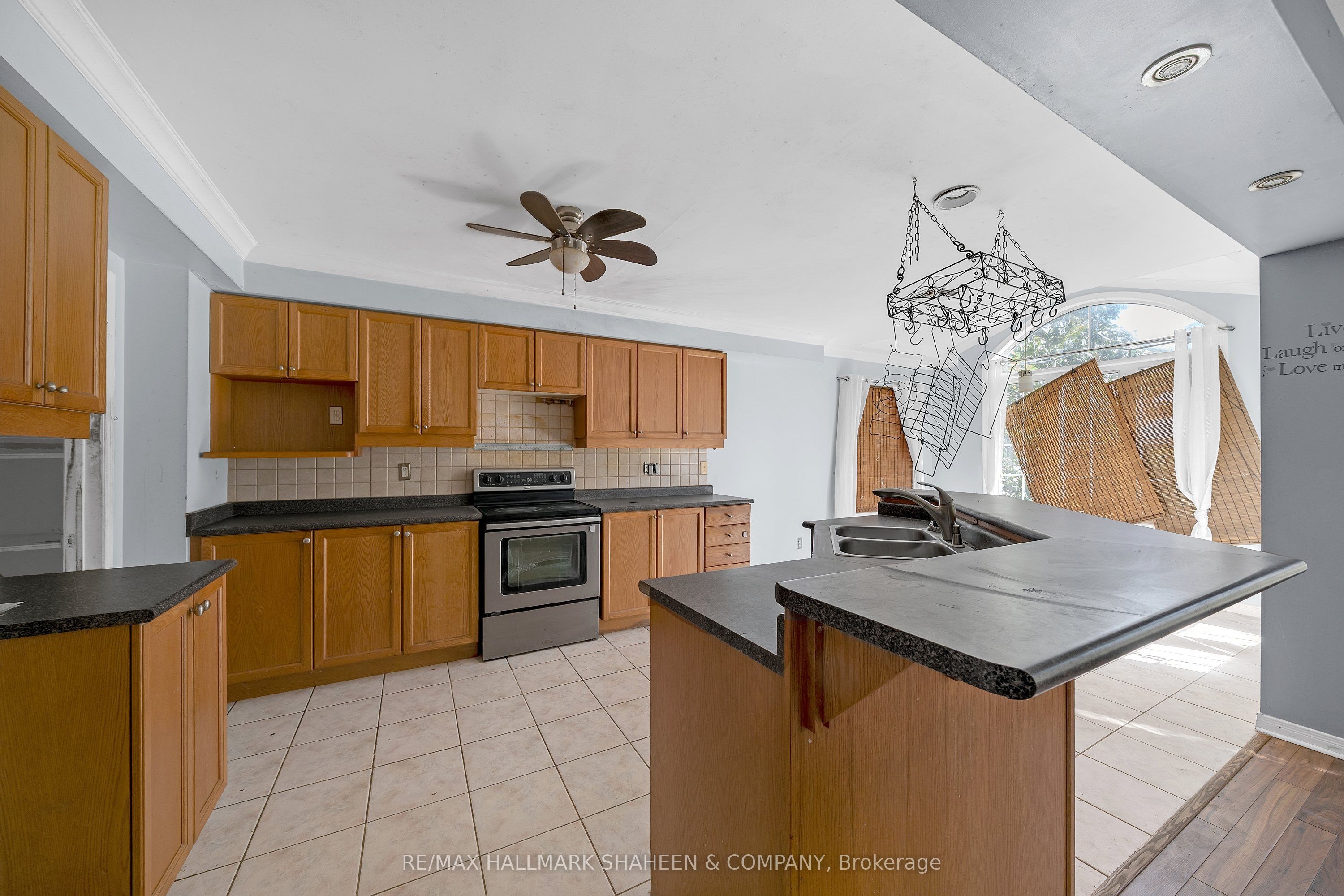 1529 Skyview Street Property Photo 11