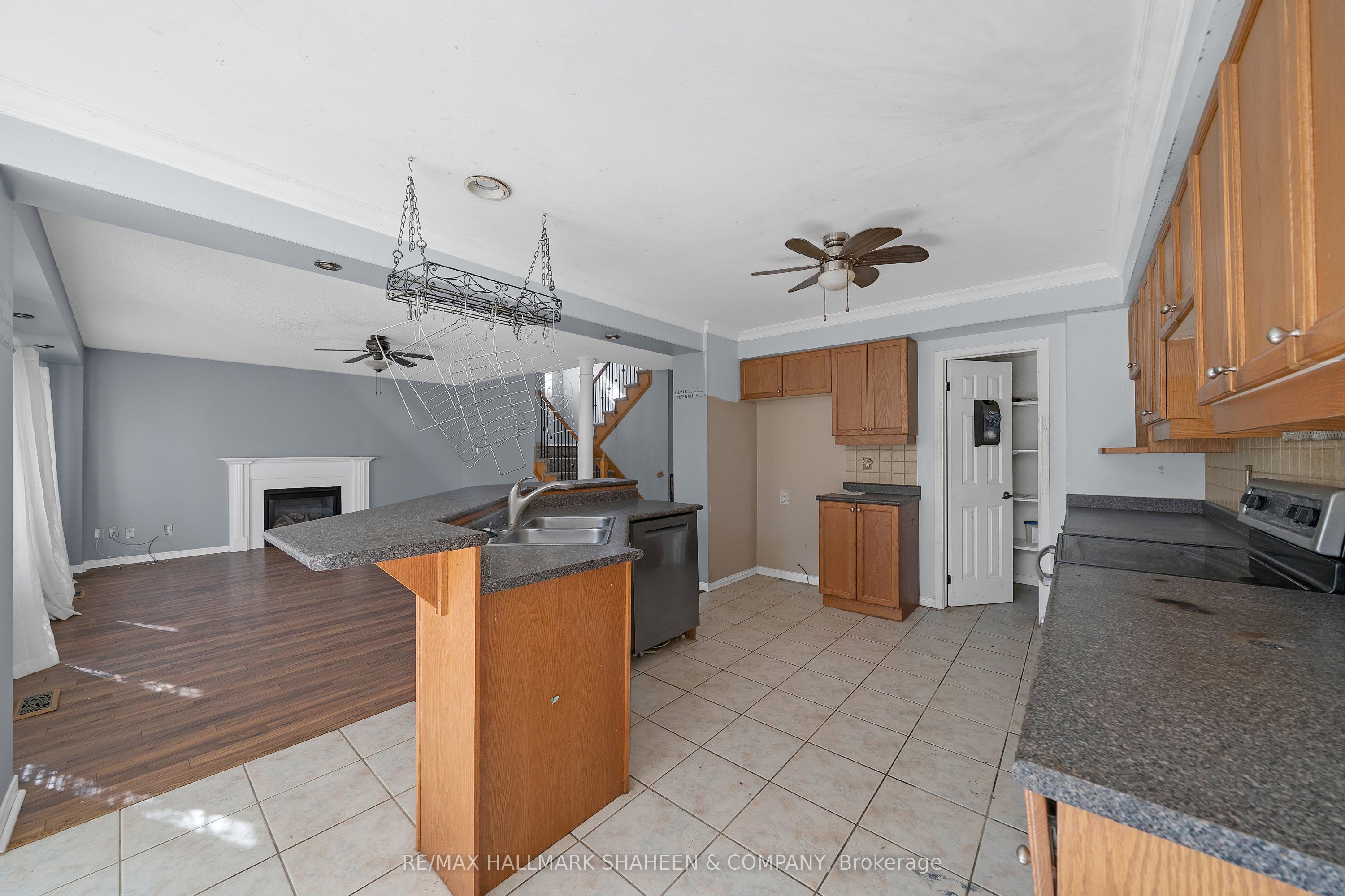 1529 Skyview Street Property Photo 12