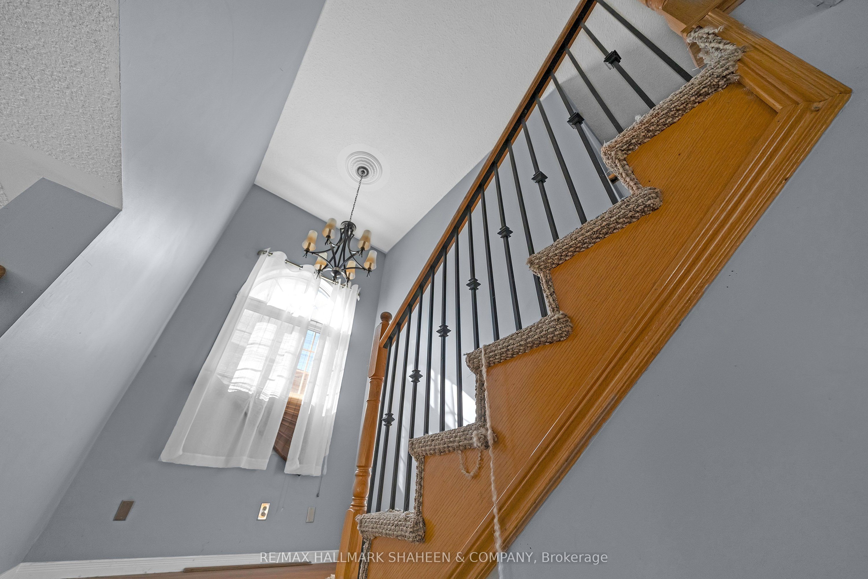 1529 Skyview Street Property Photo 15