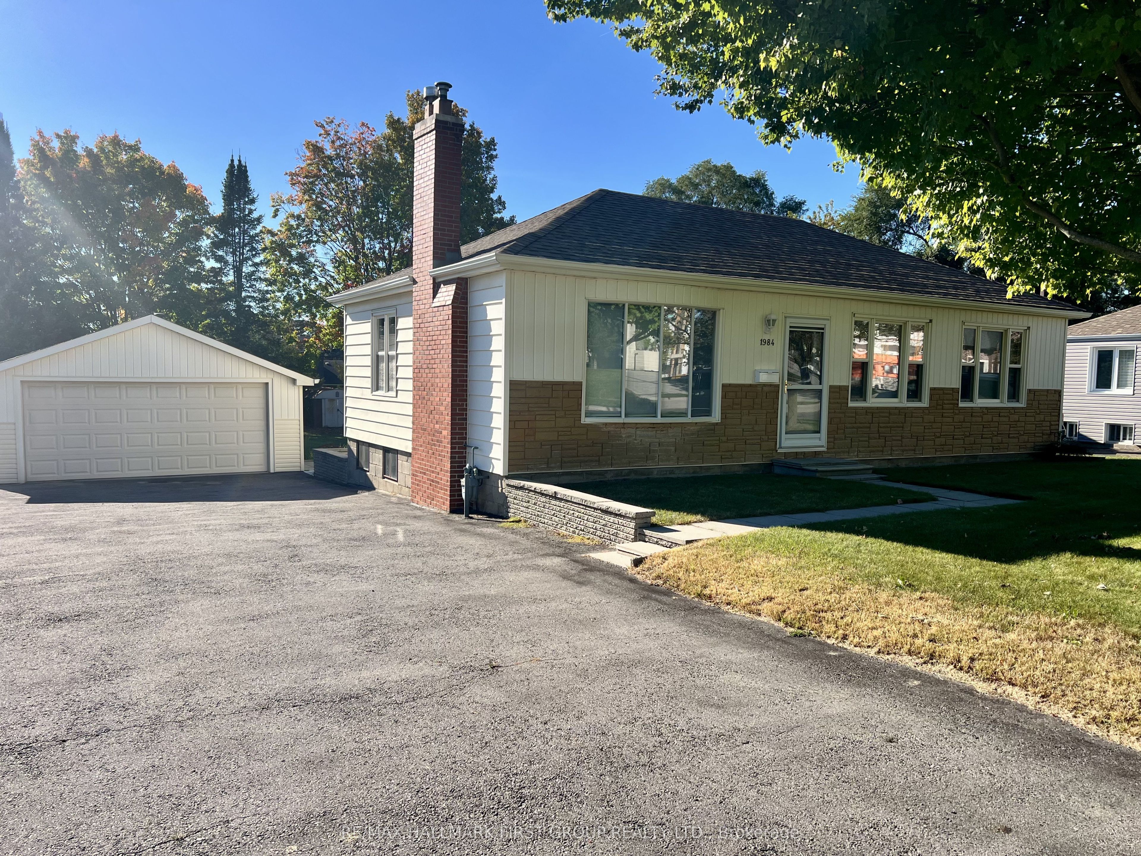 1984 Glendale Drive Property Photo 2
