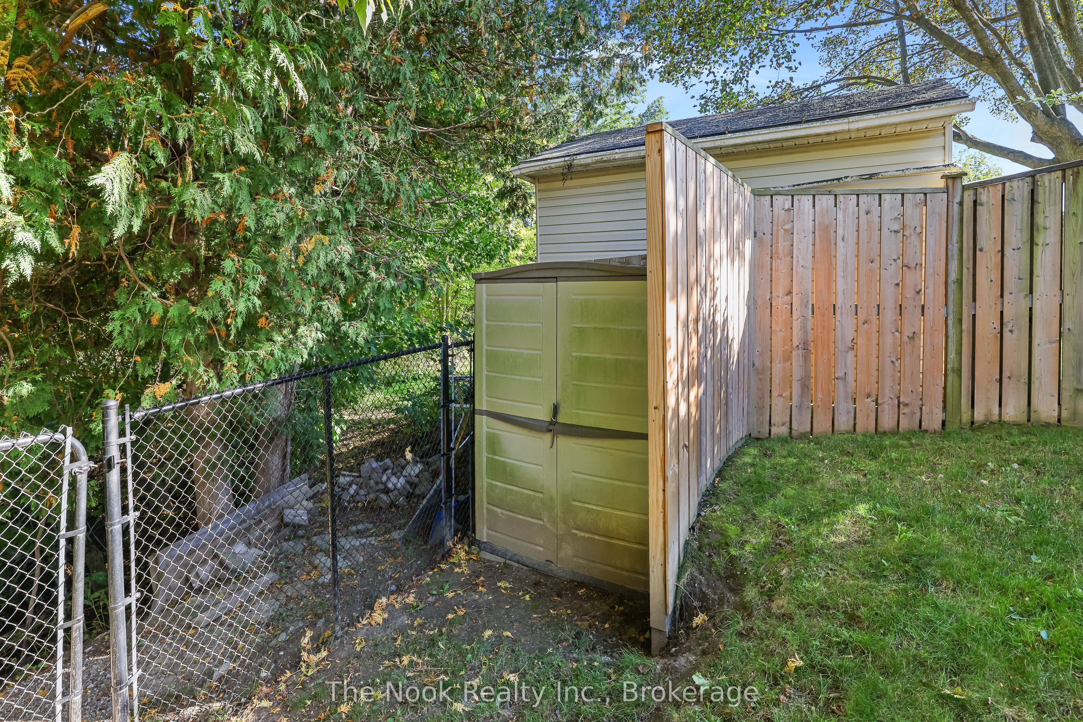 293 Brighton Court Property Photo 45