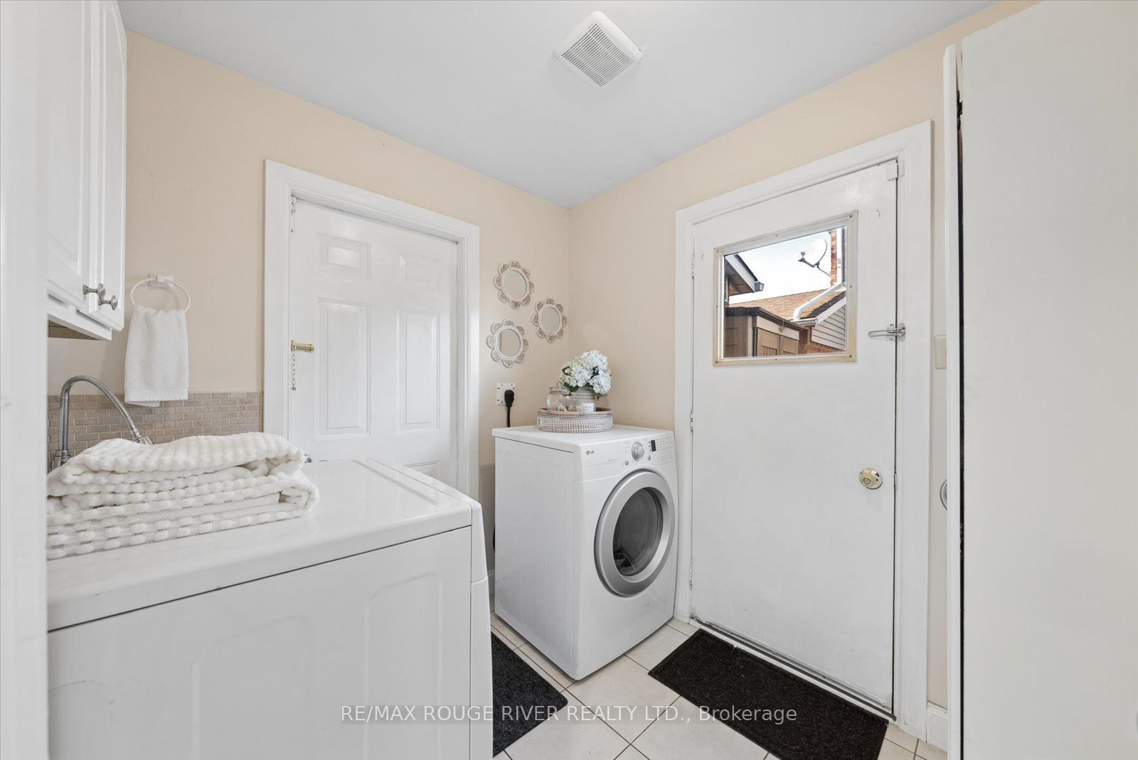 1631 Rudell Road Property Photo 13