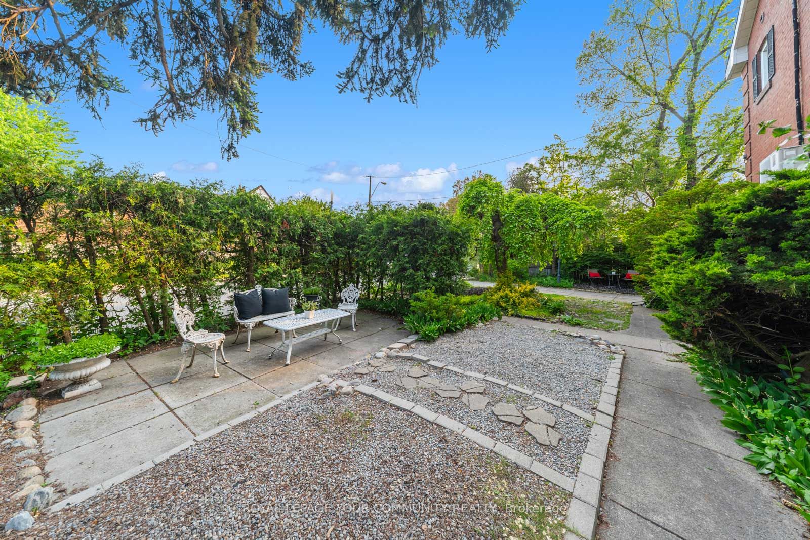 2 Four Oaks Gate Property Photo 5