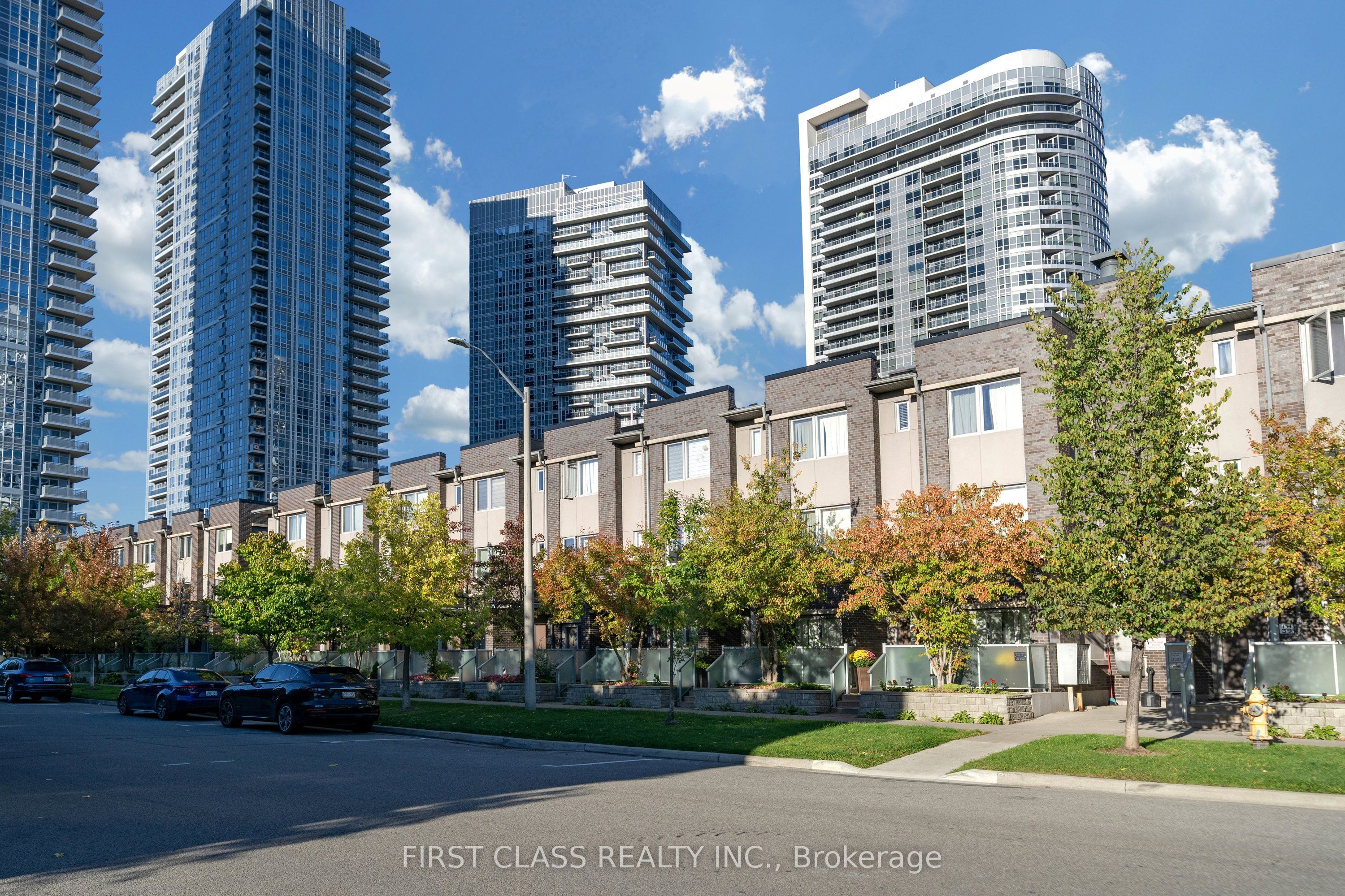 310 Village Green Square 14 Property Photo 8