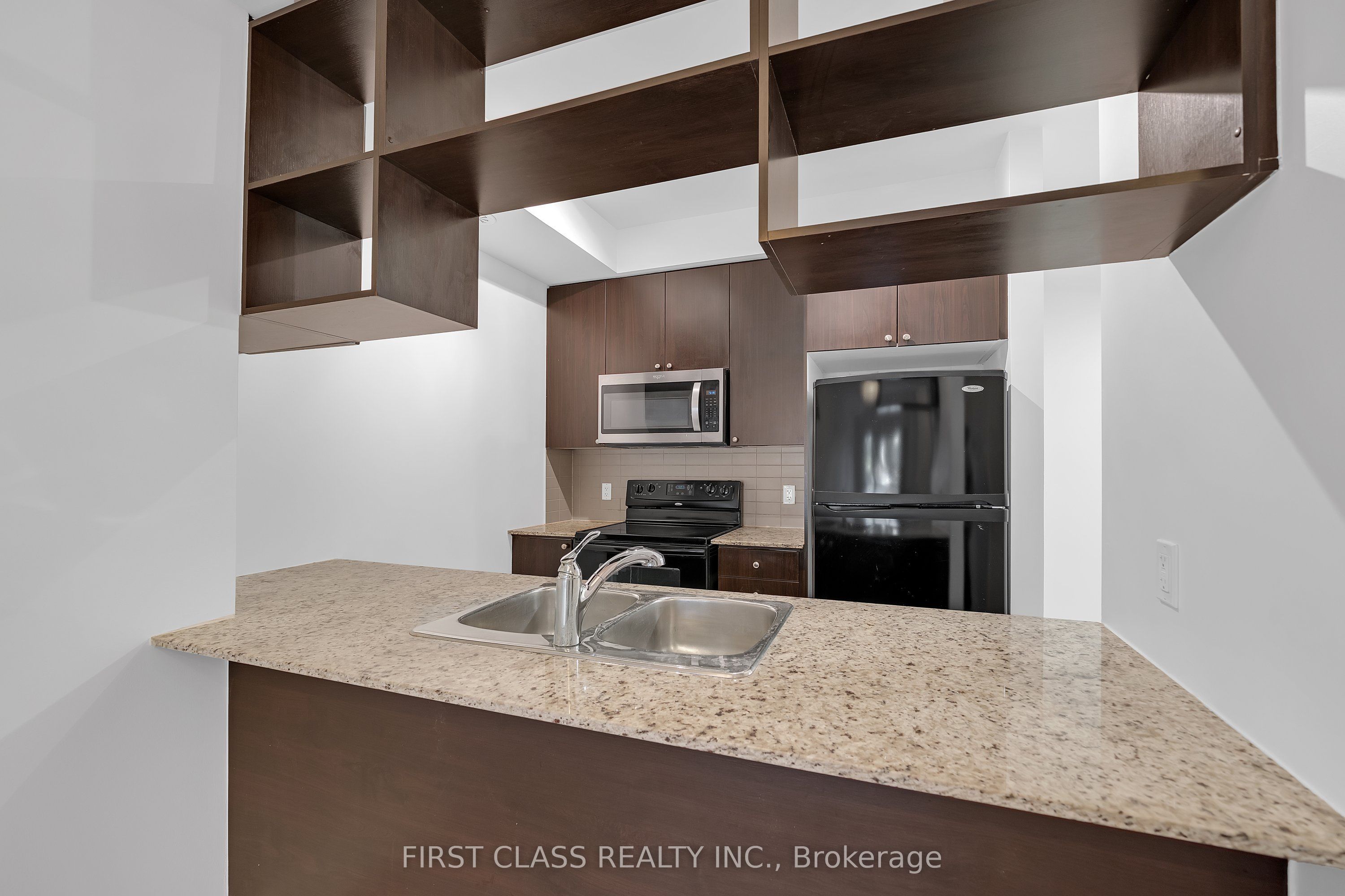 310 Village Green Square 14 Property Photo 16