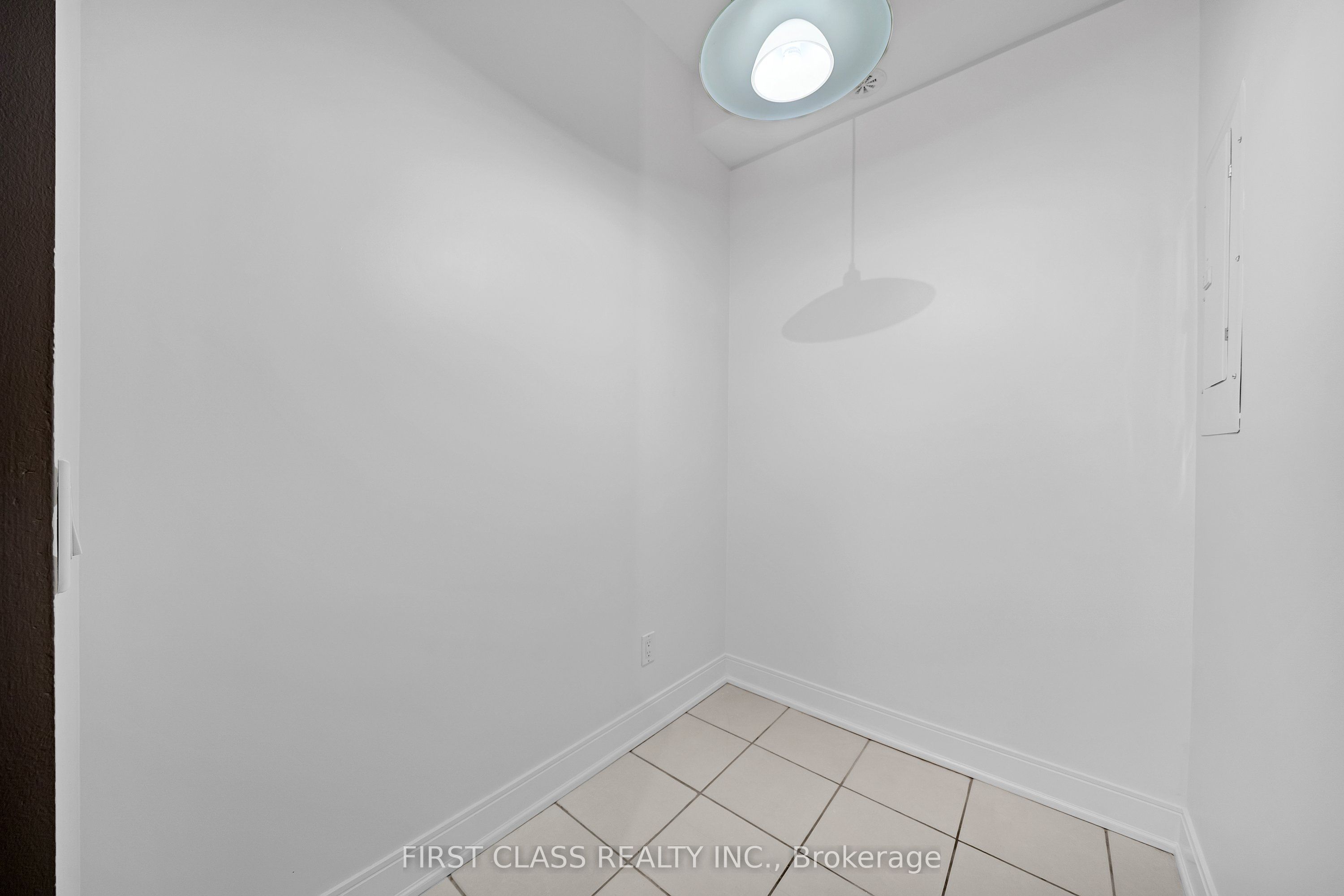 310 Village Green Square 14 Property Photo 20