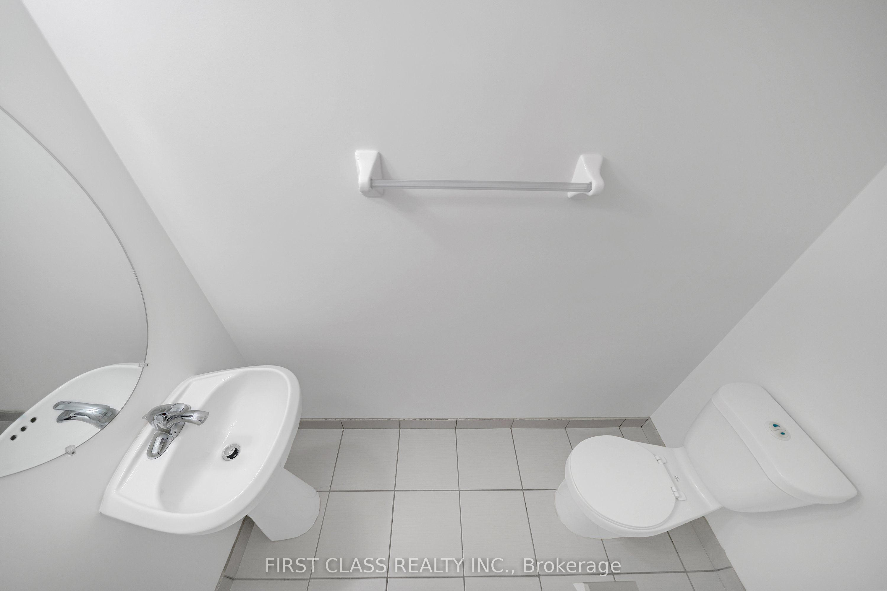 310 Village Green Square 14 Property Photo 24