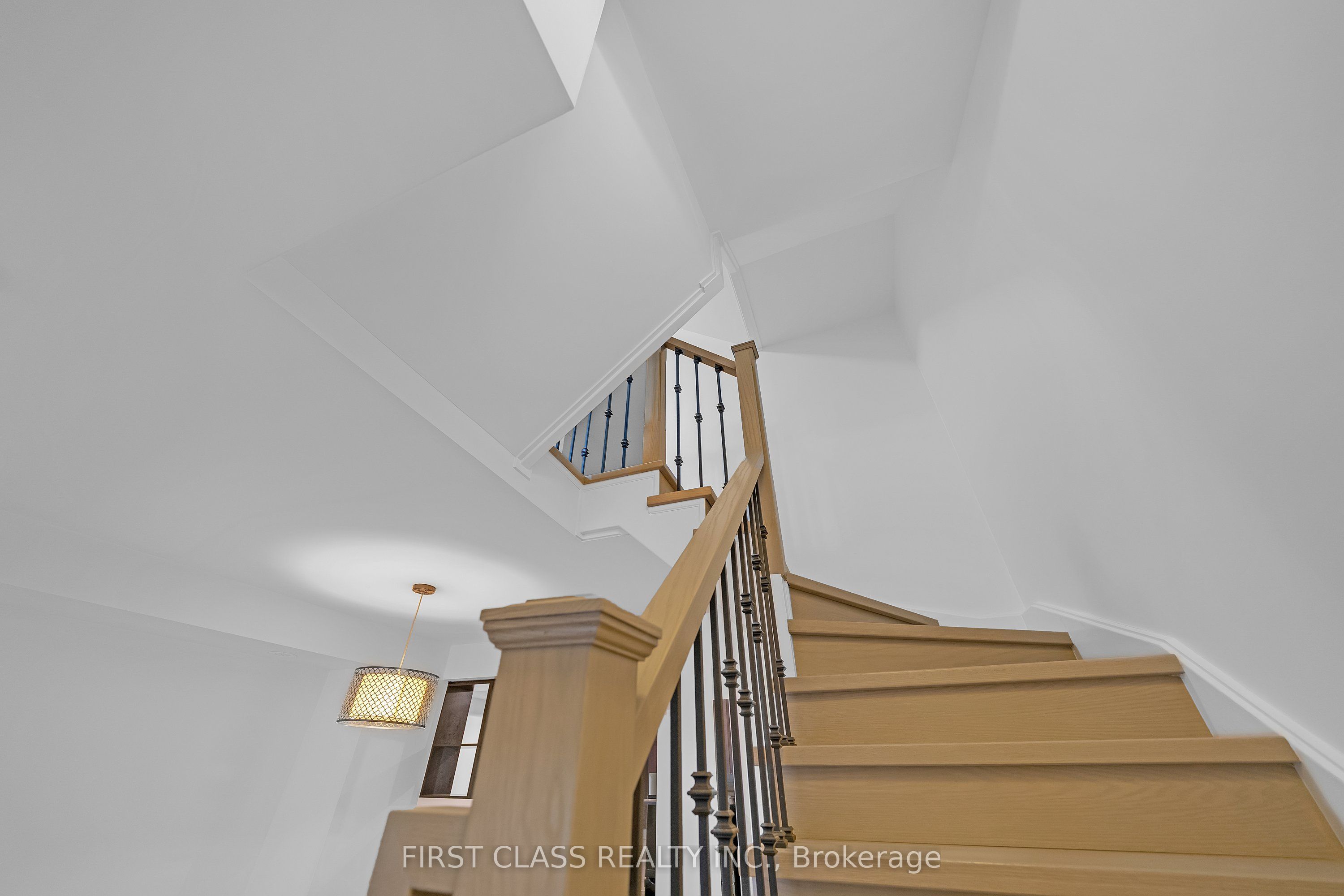 310 Village Green Square 14 Property Photo 25