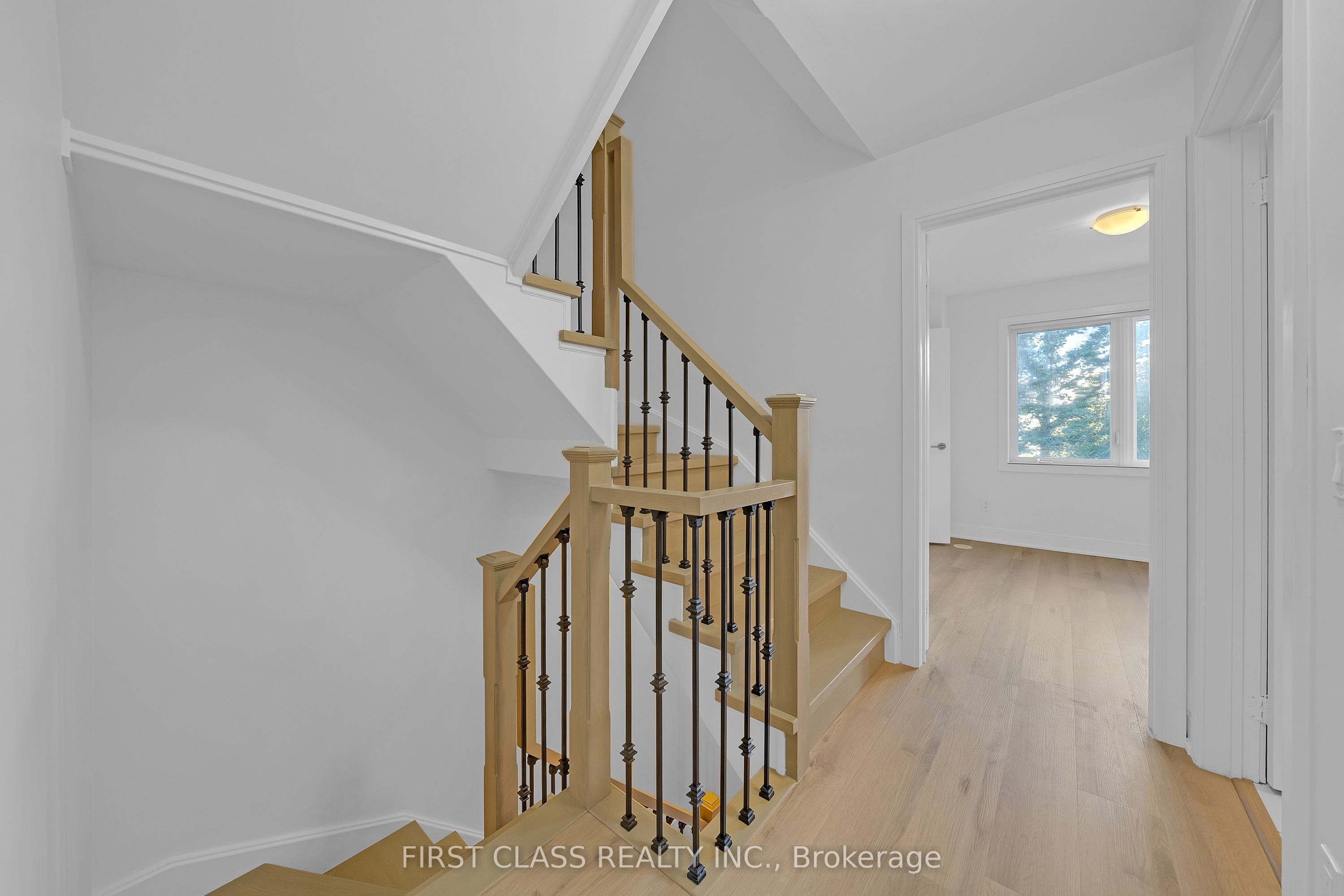 310 Village Green Square 14 Property Photo 26