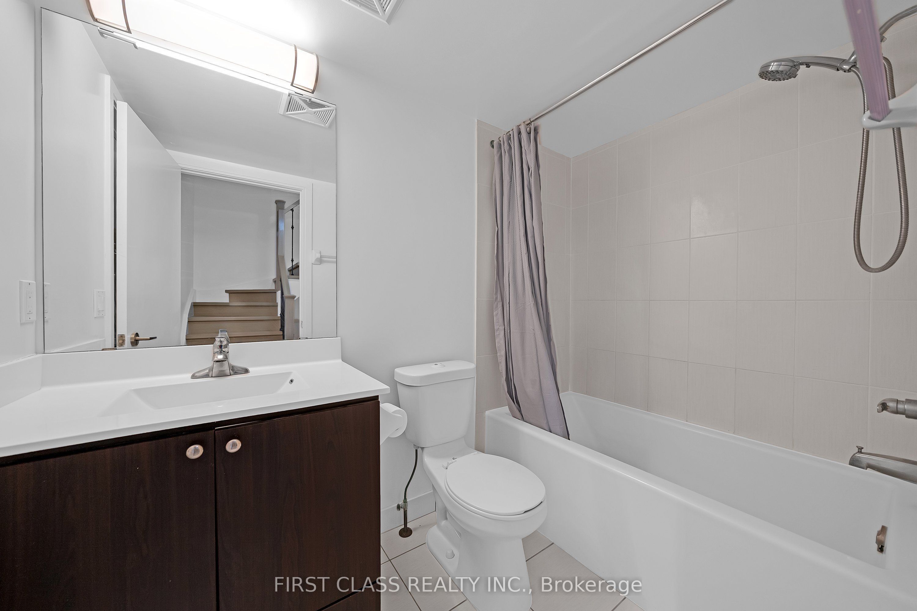 310 Village Green Square 14 Property Photo 28