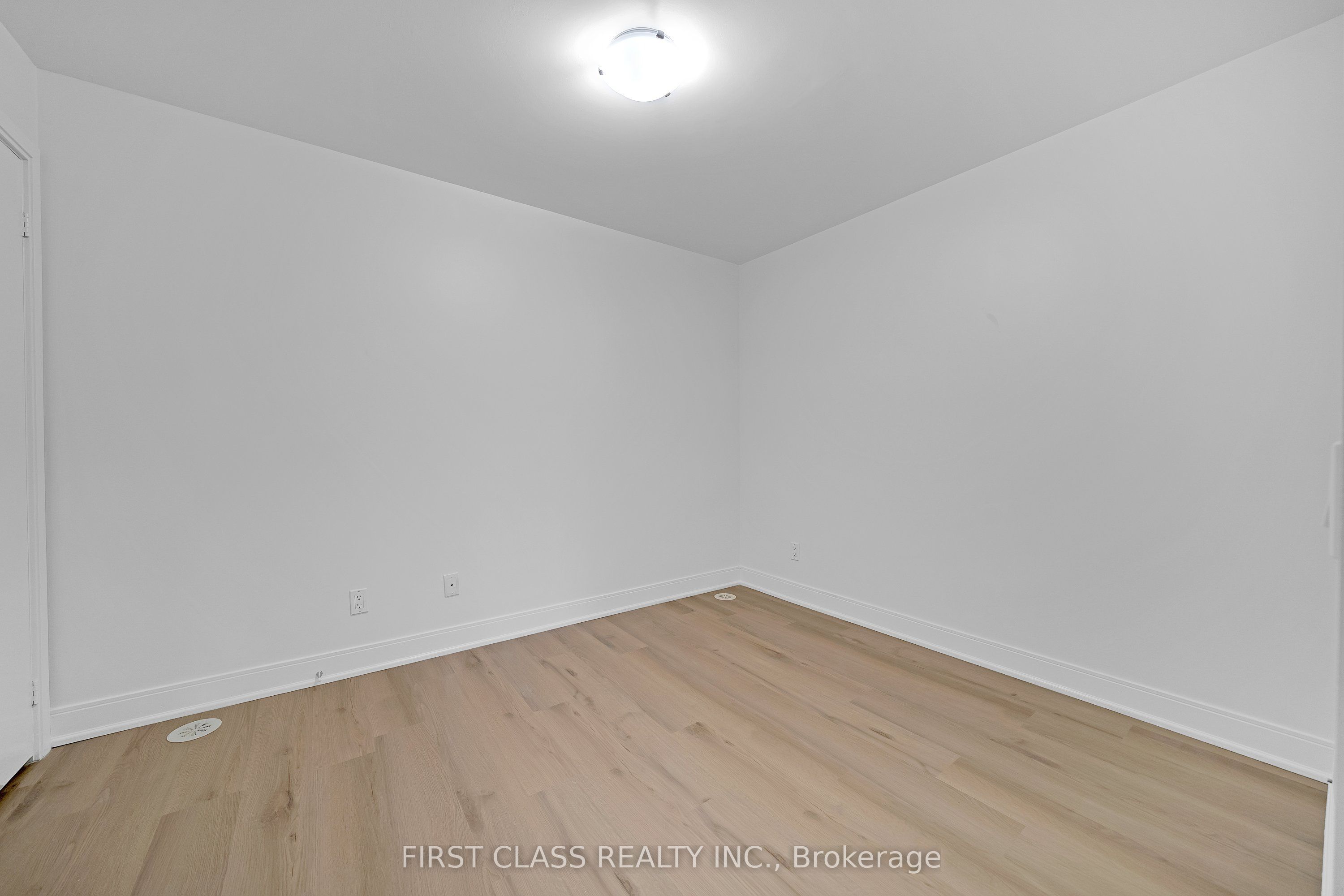 310 Village Green Square 14 Property Photo 29