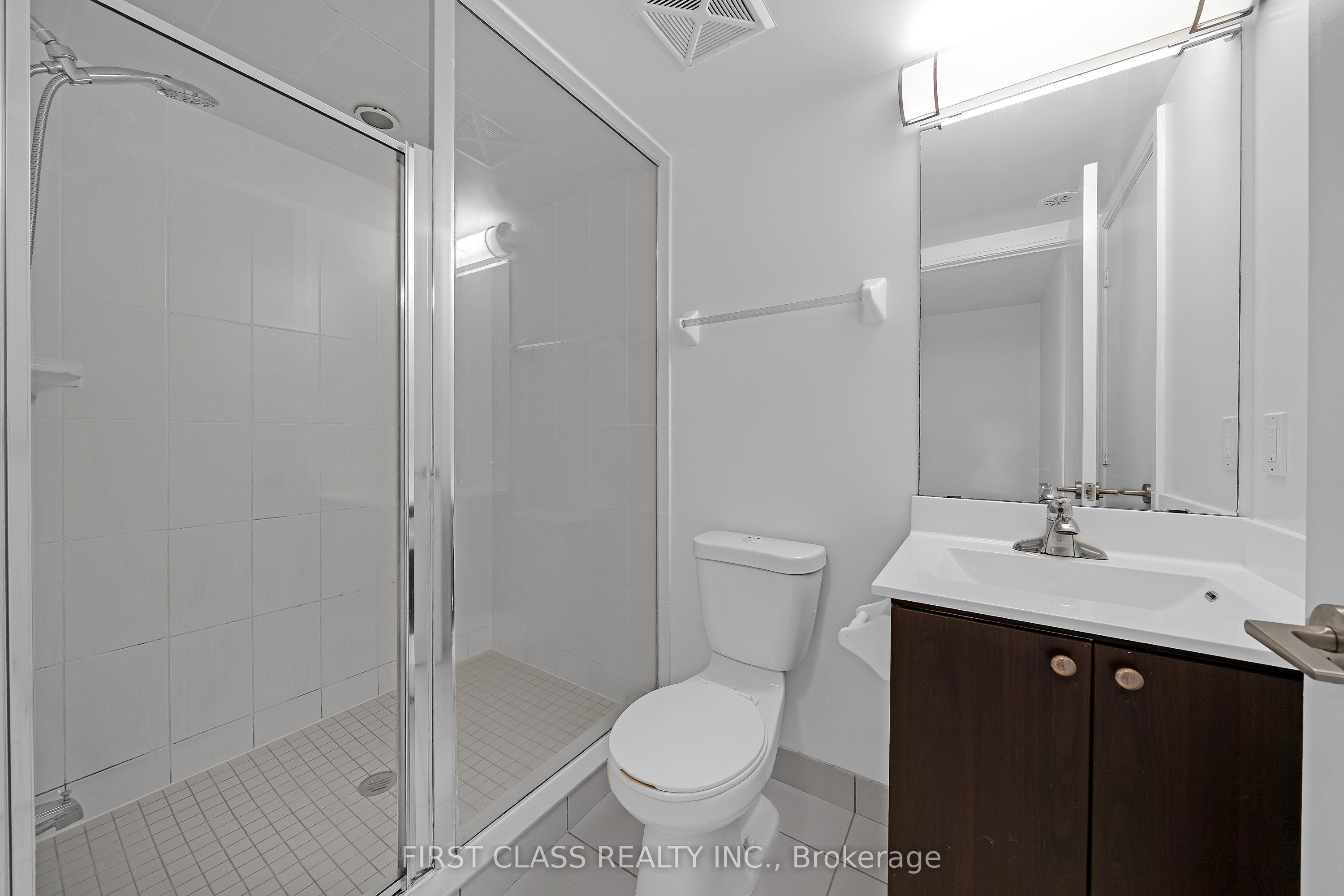 310 Village Green Square 14 Property Photo 39