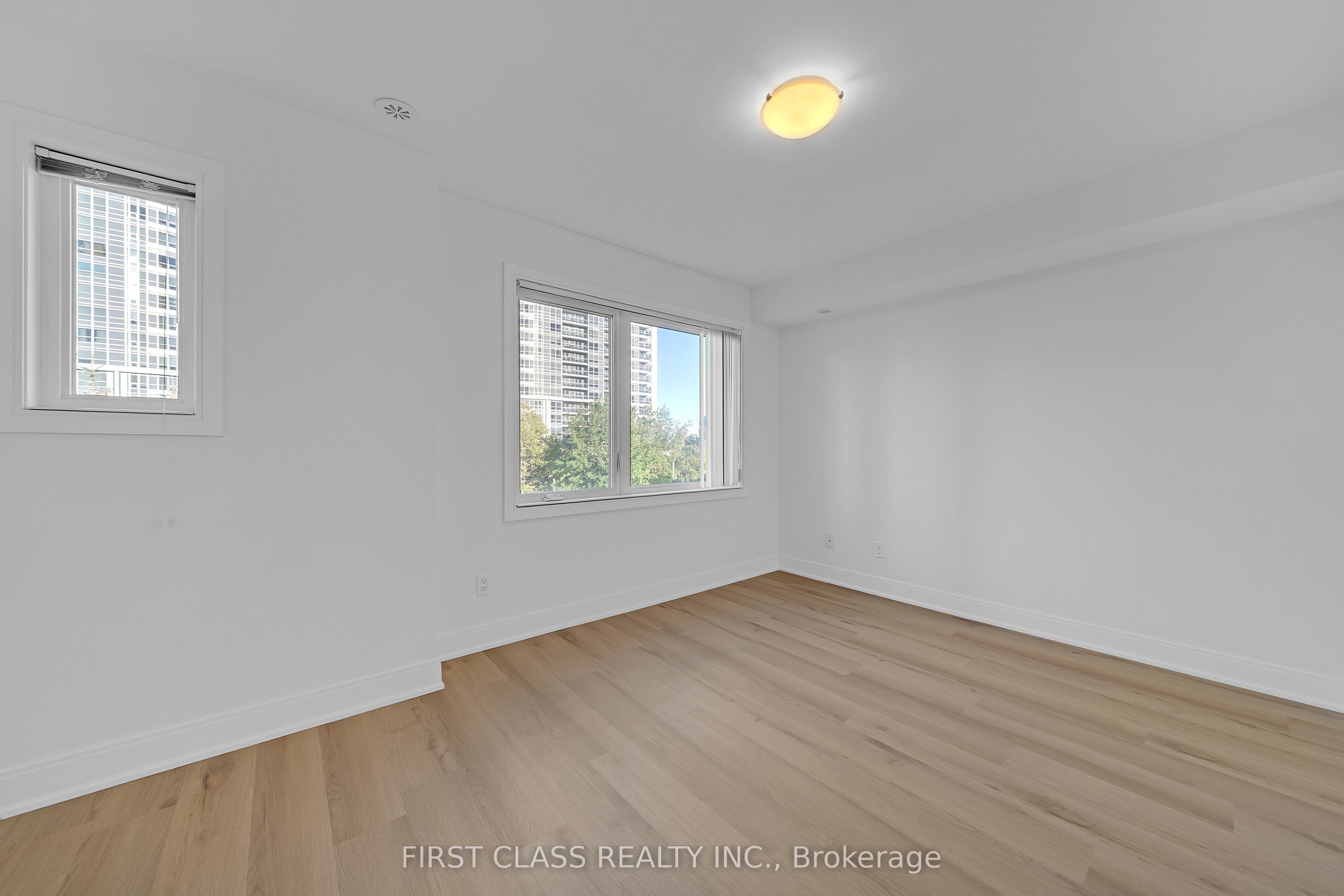 310 Village Green Square 14 Property Photo 40
