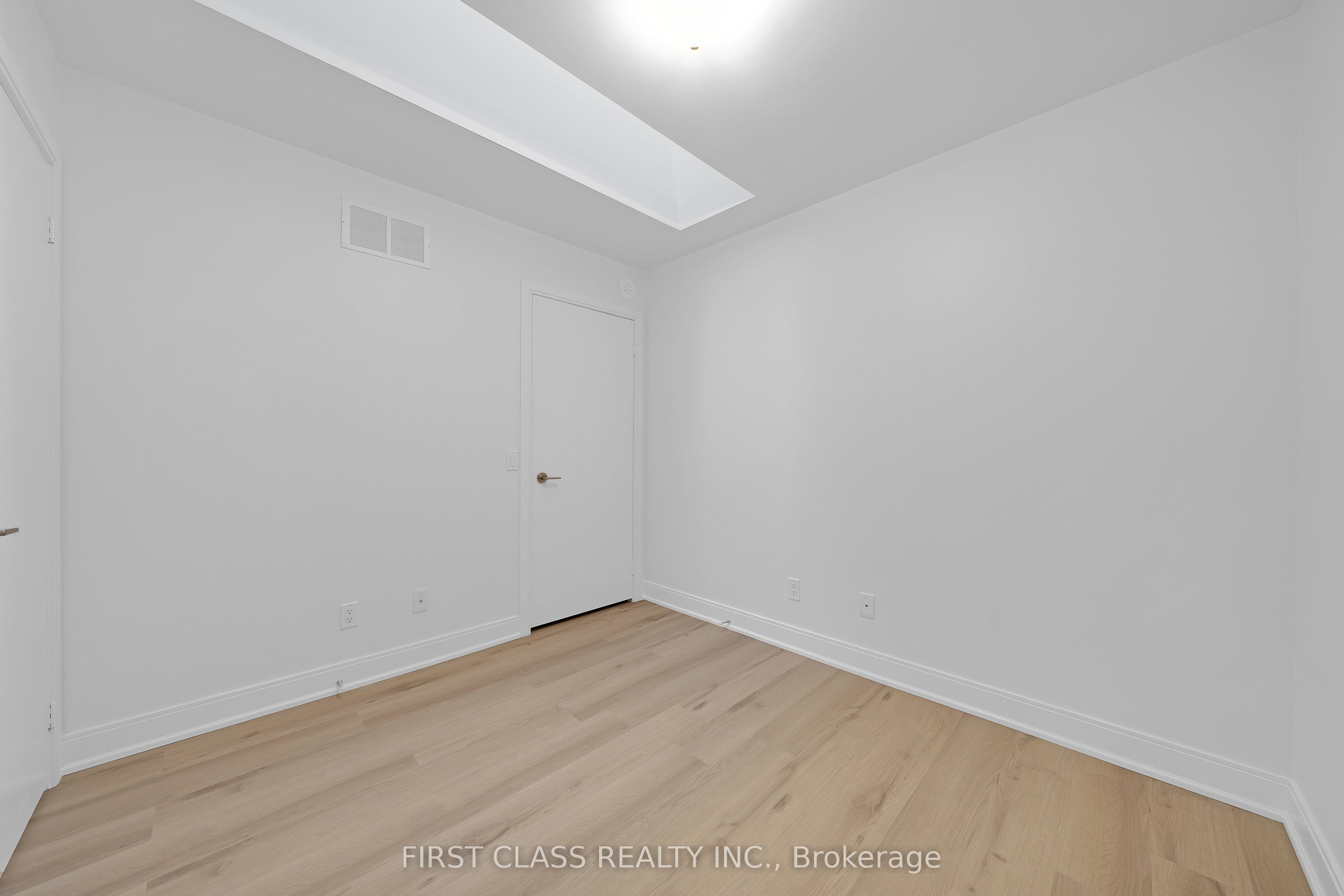 310 Village Green Square 14 Property Photo 45