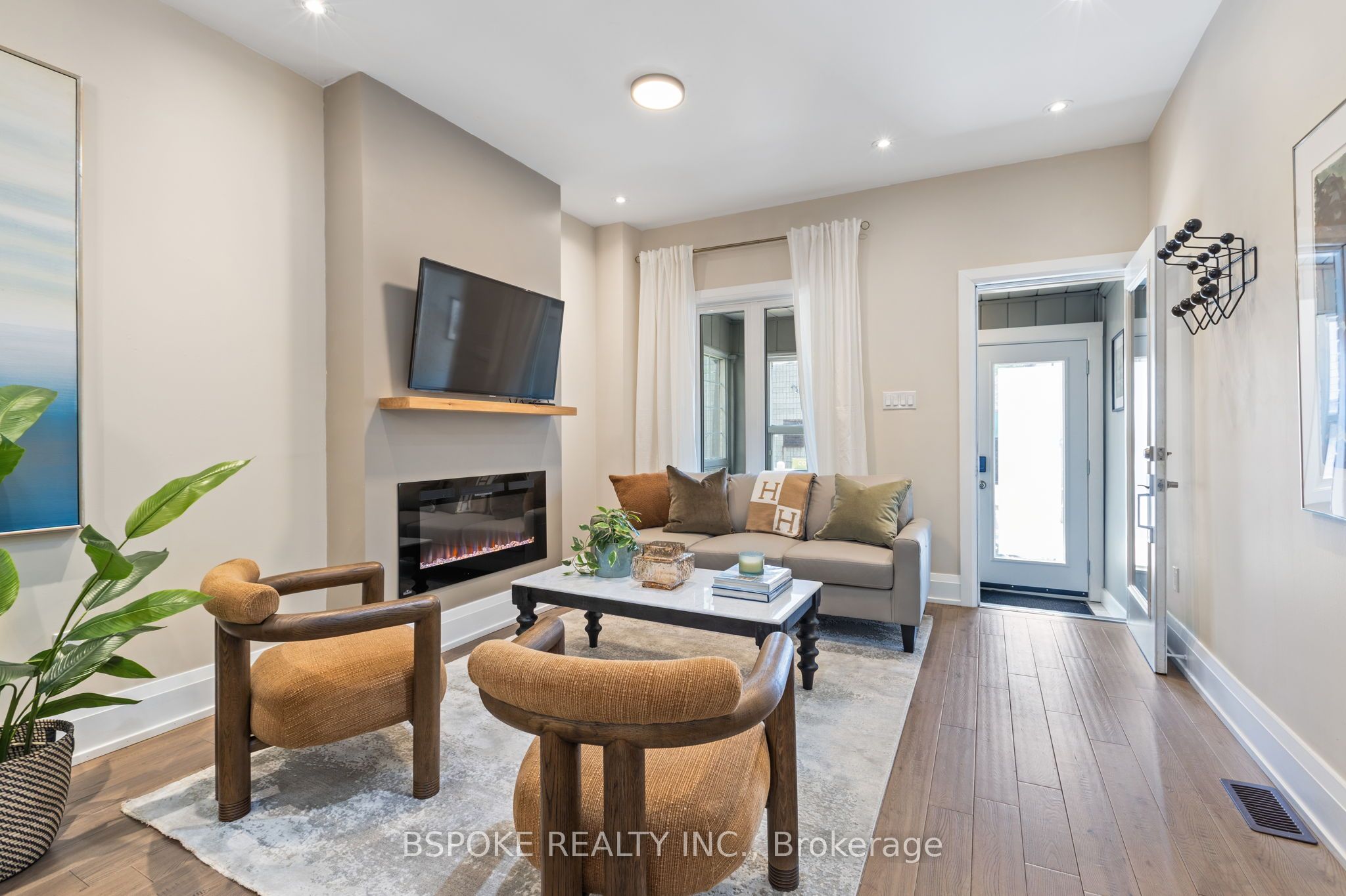 75 Laing Street Property Photo 1