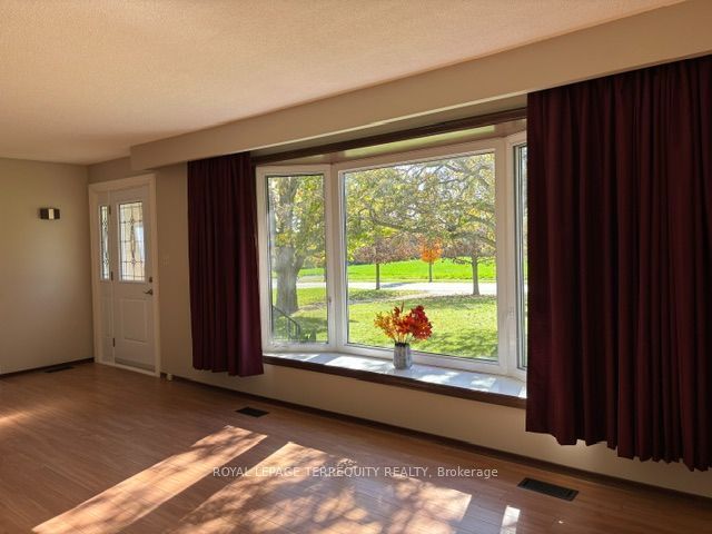 320 Myrtle Road E Property Photo 5