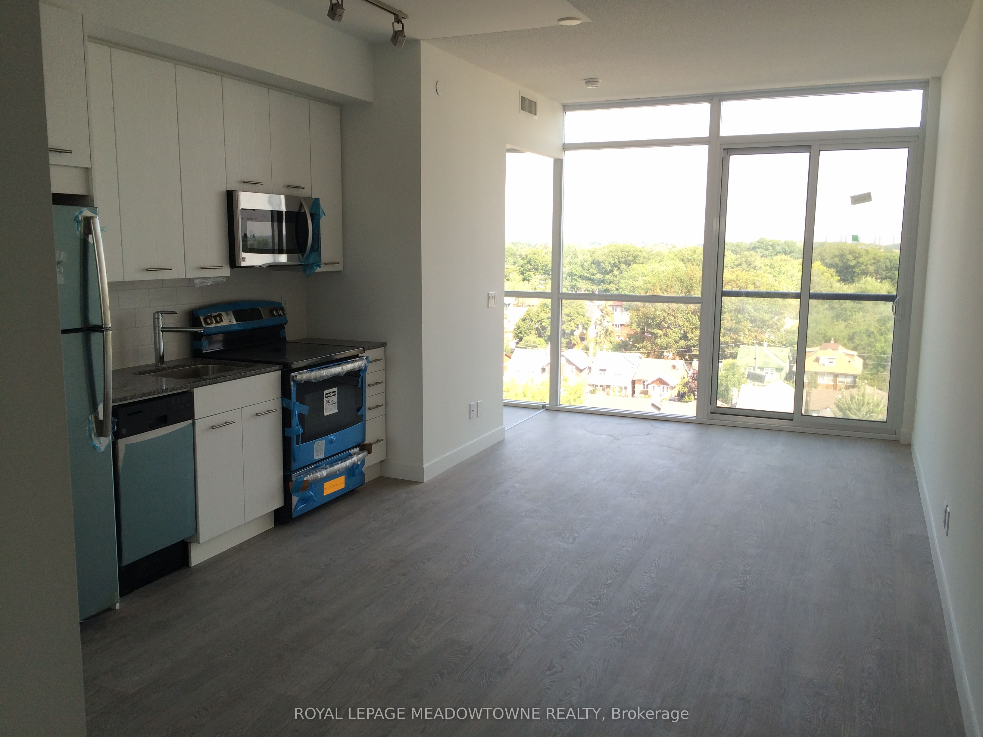 2055 Danforth Avenue 804 Property Photo 2