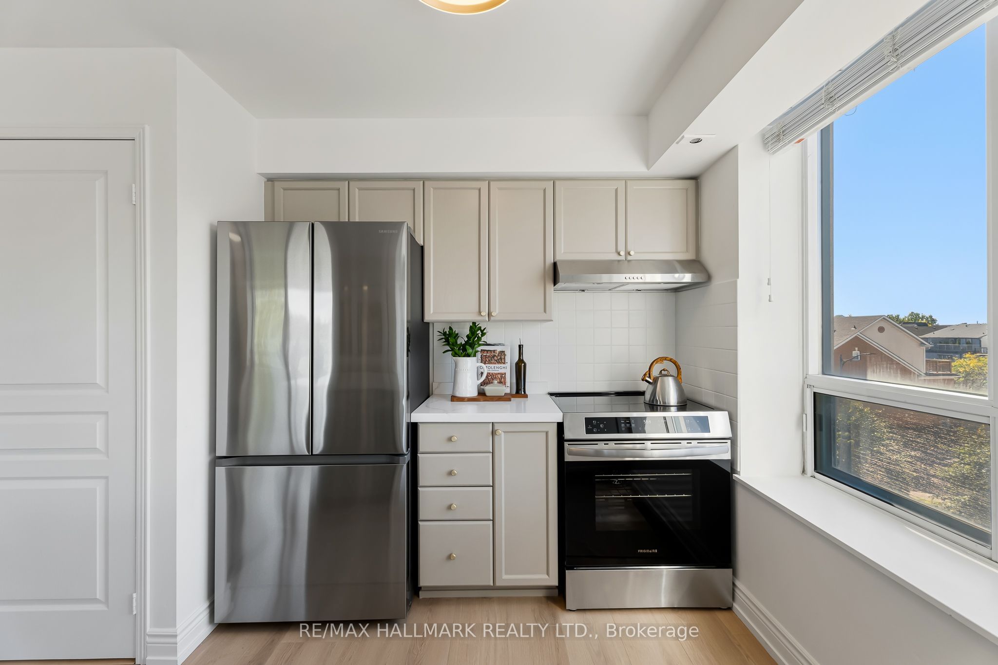1797 Queen Street E 404 Property Photo 18
