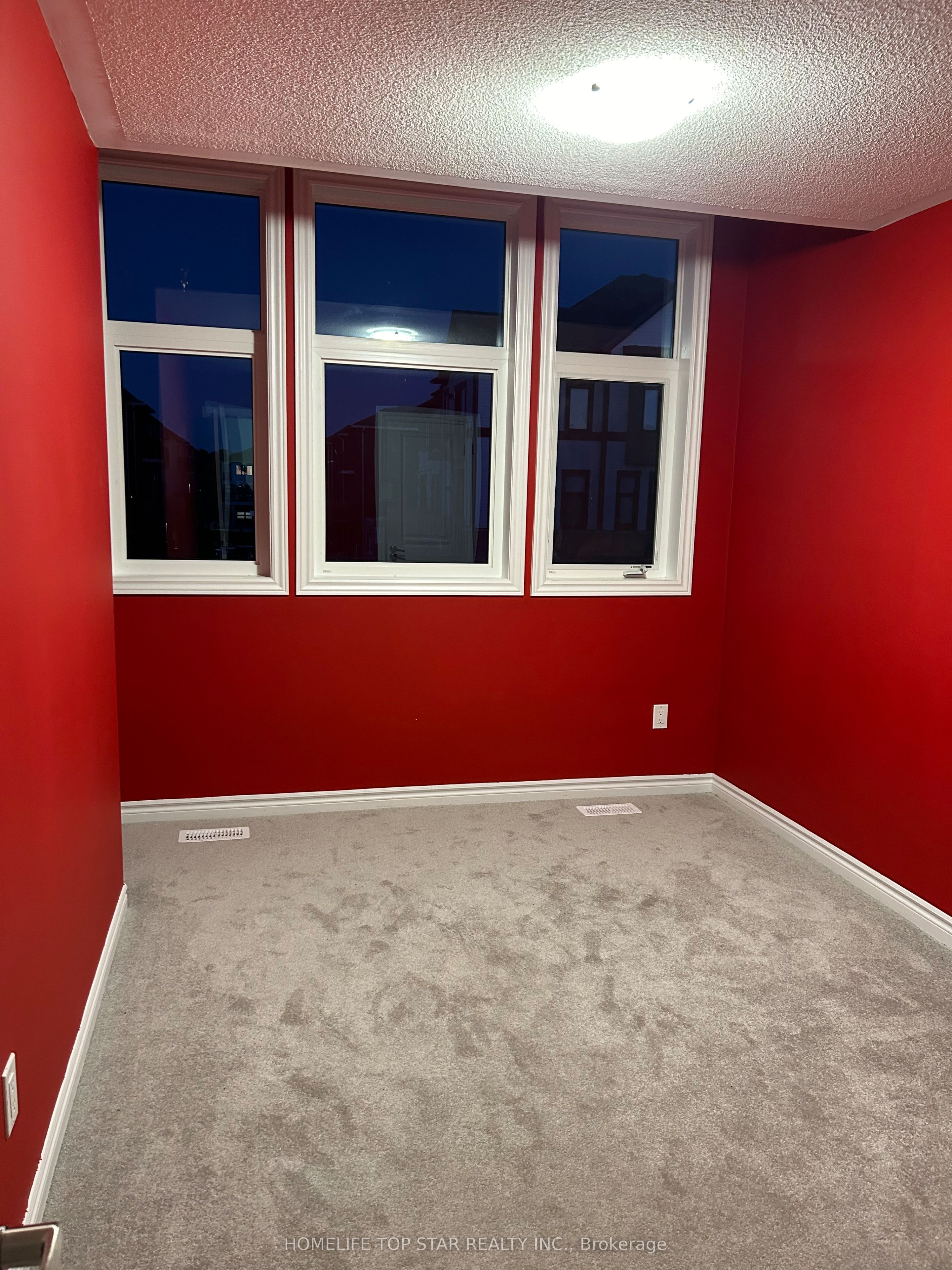 290 Okanagan Path Property Photo 4