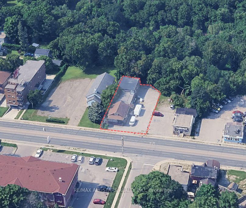818 Simcoe Street S Property Photo 1