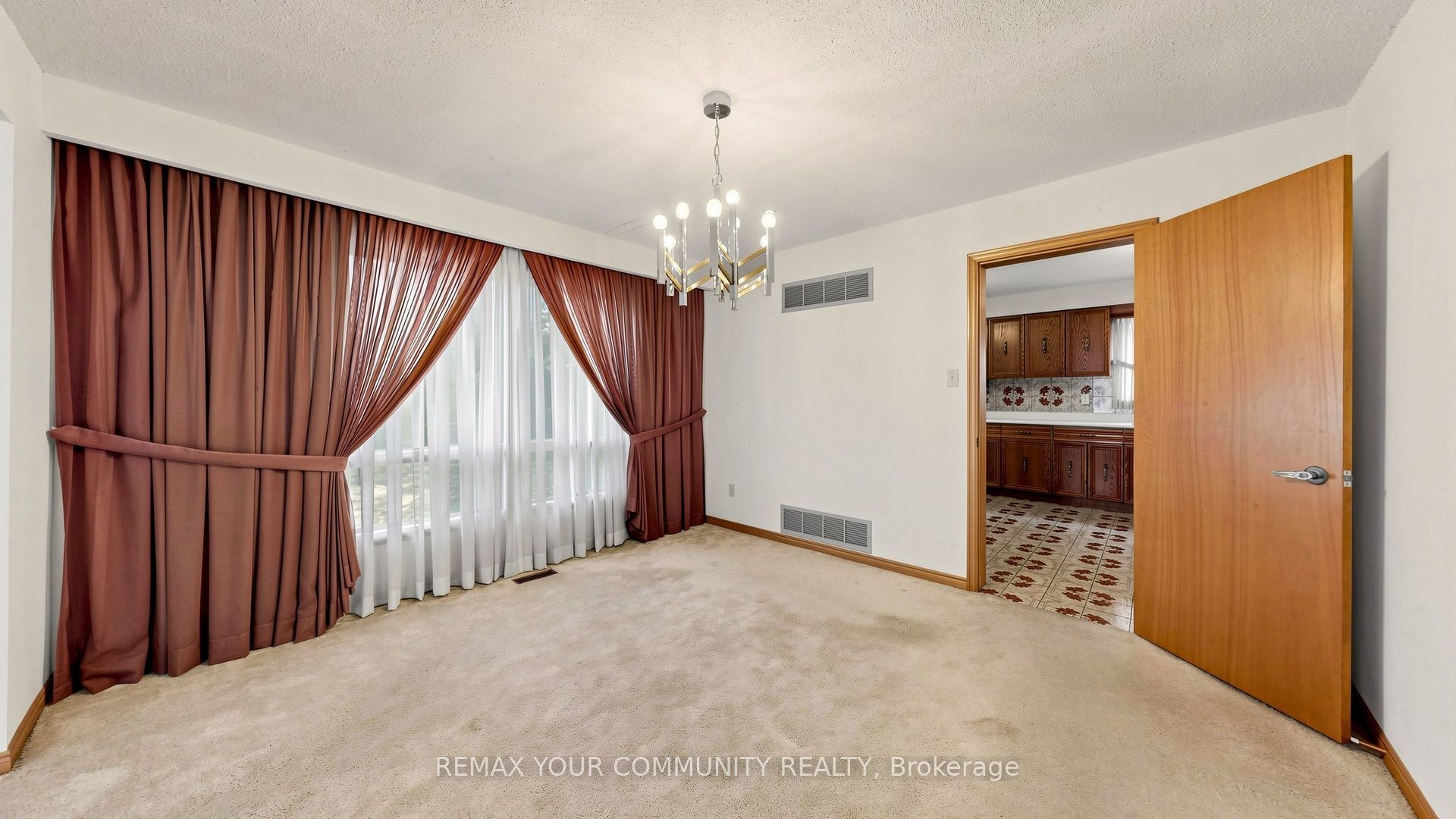 2 Trimontium Crescent Property Photo 7