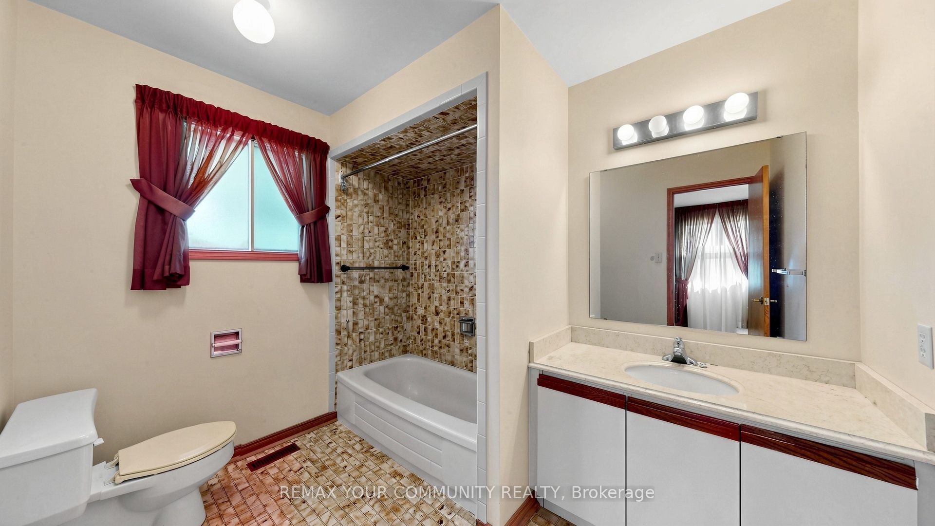 2 Trimontium Crescent Property Photo 27