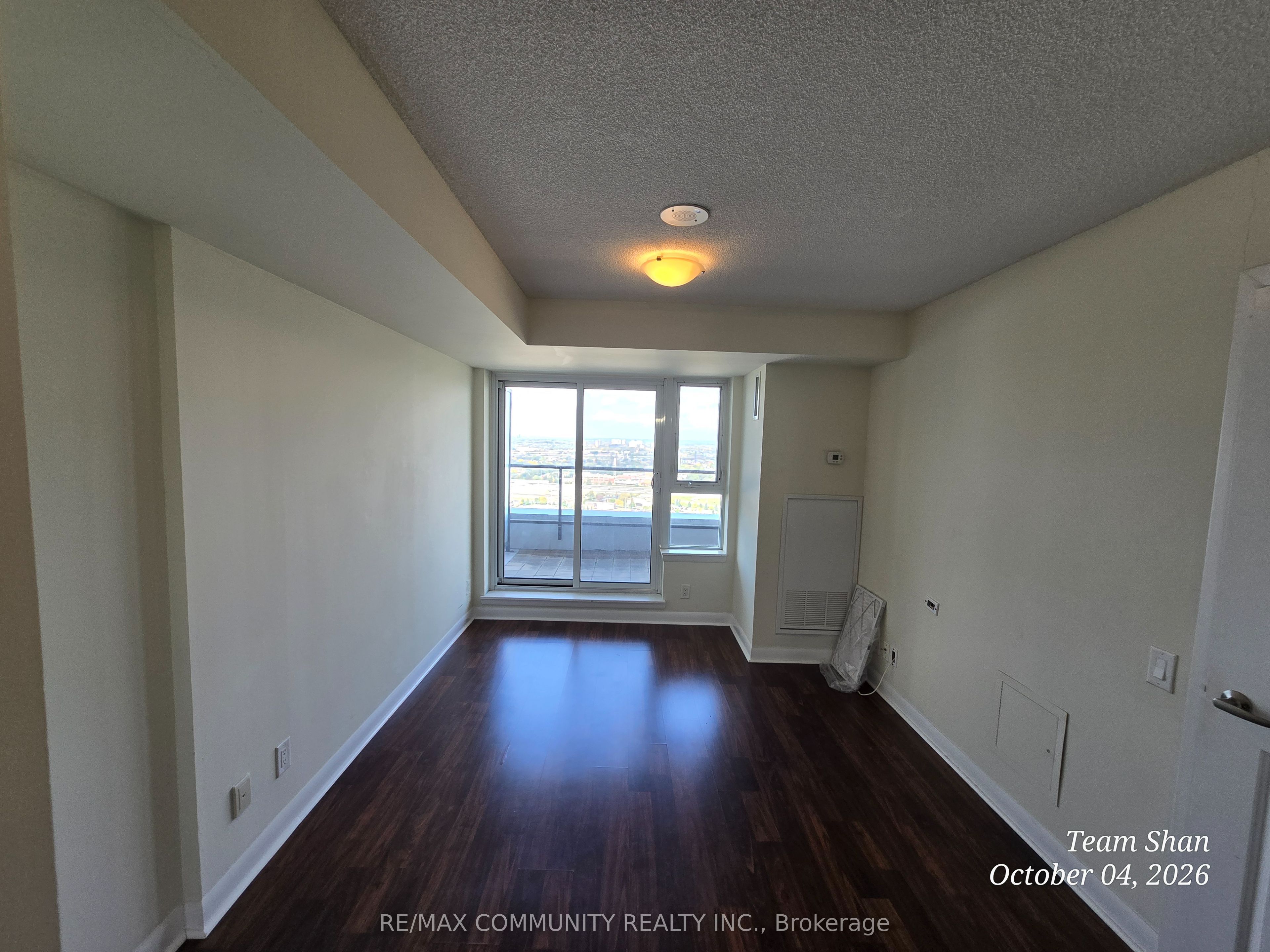 25 Town Centre Court Lph01 Property Photo 24