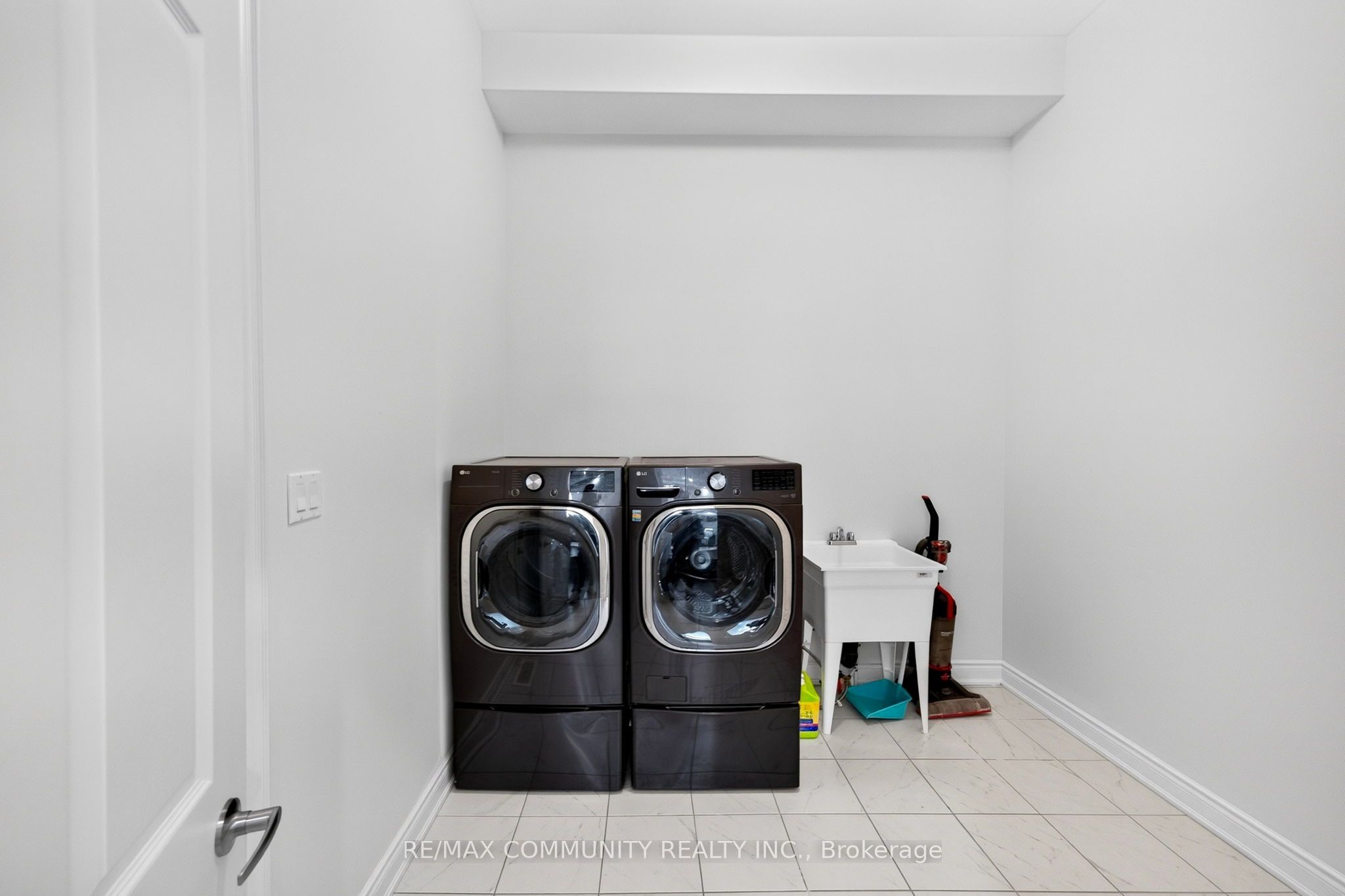 144 Auckland Drive Property Photo 23