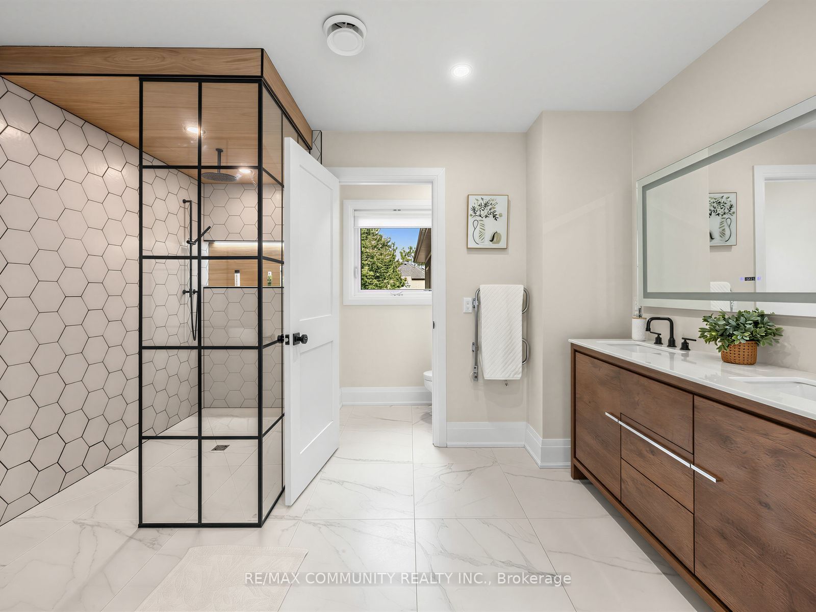 38 Robmar Street Property Photo 28