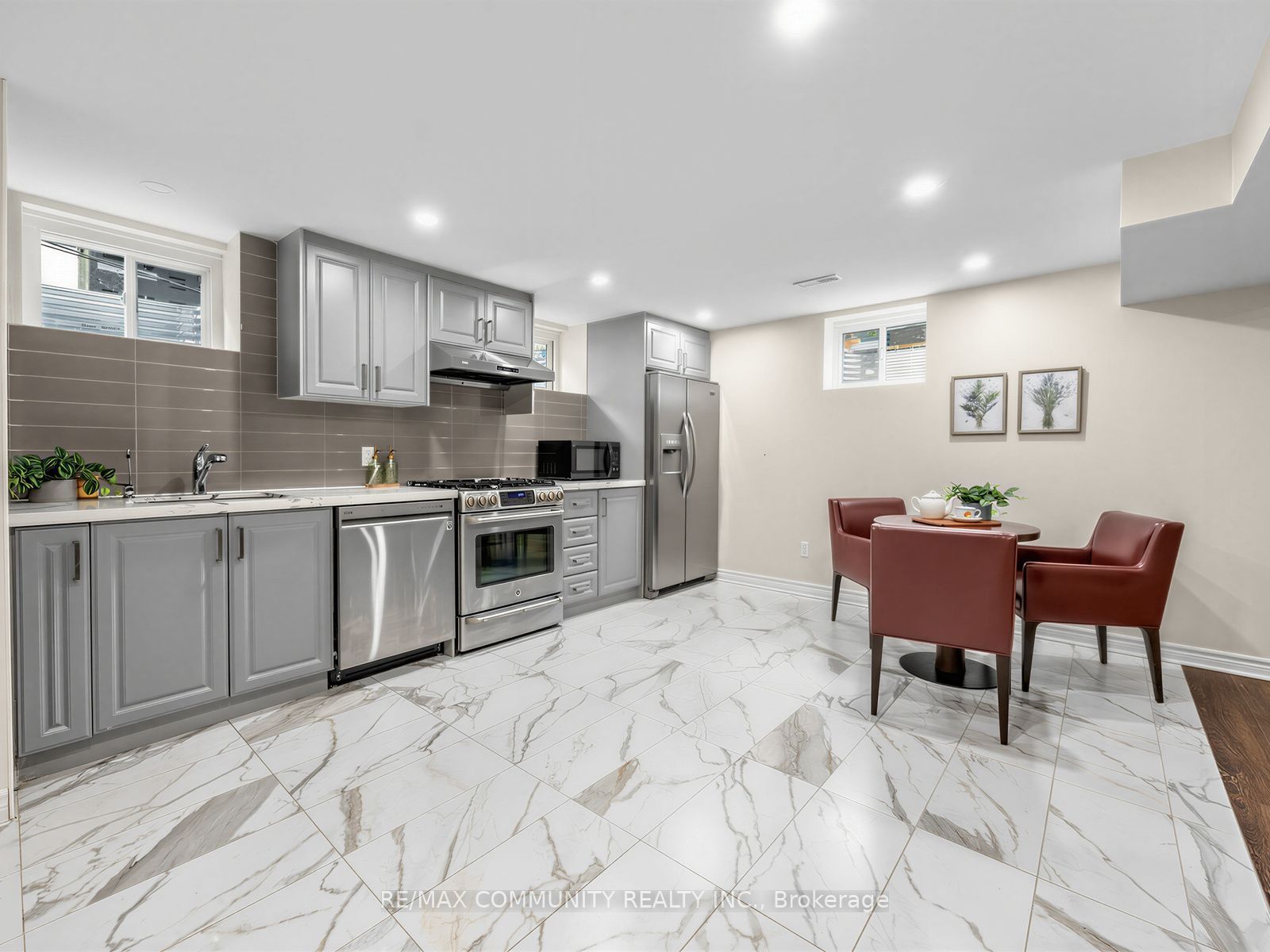 38 Robmar Street Property Photo 31