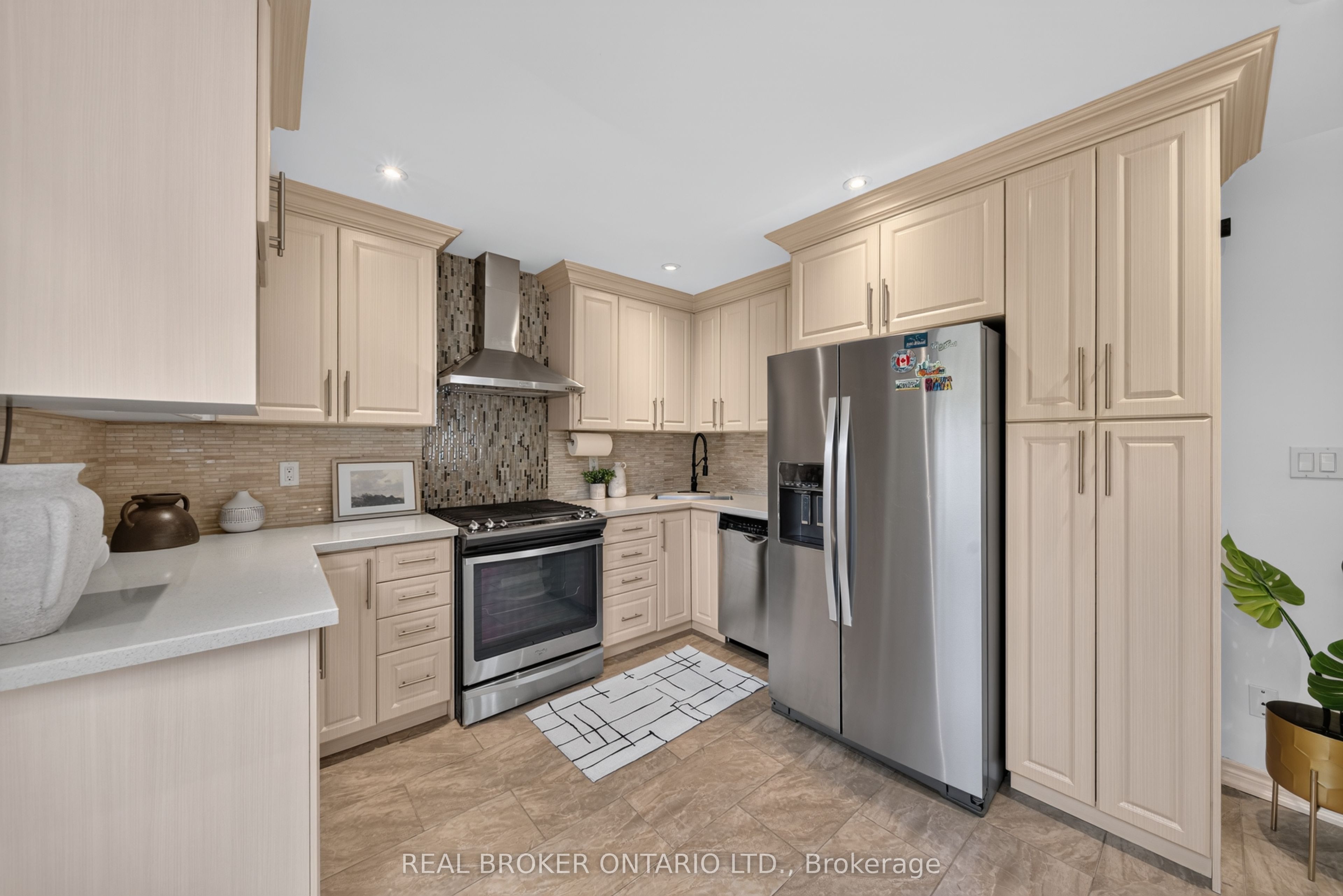 63 Eric Clarke Drive Property Photo 8