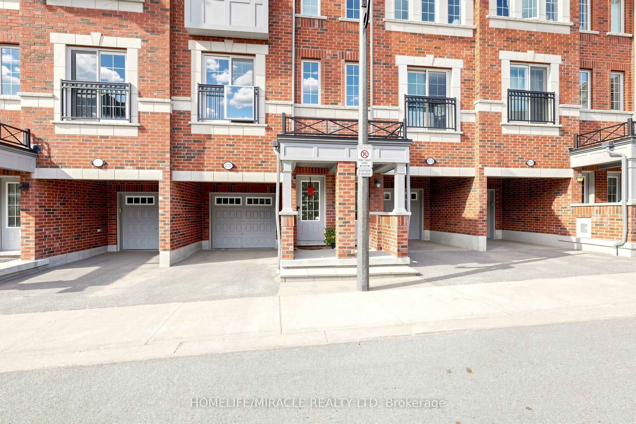 2725 Deputy Minister Path Property Photo 2