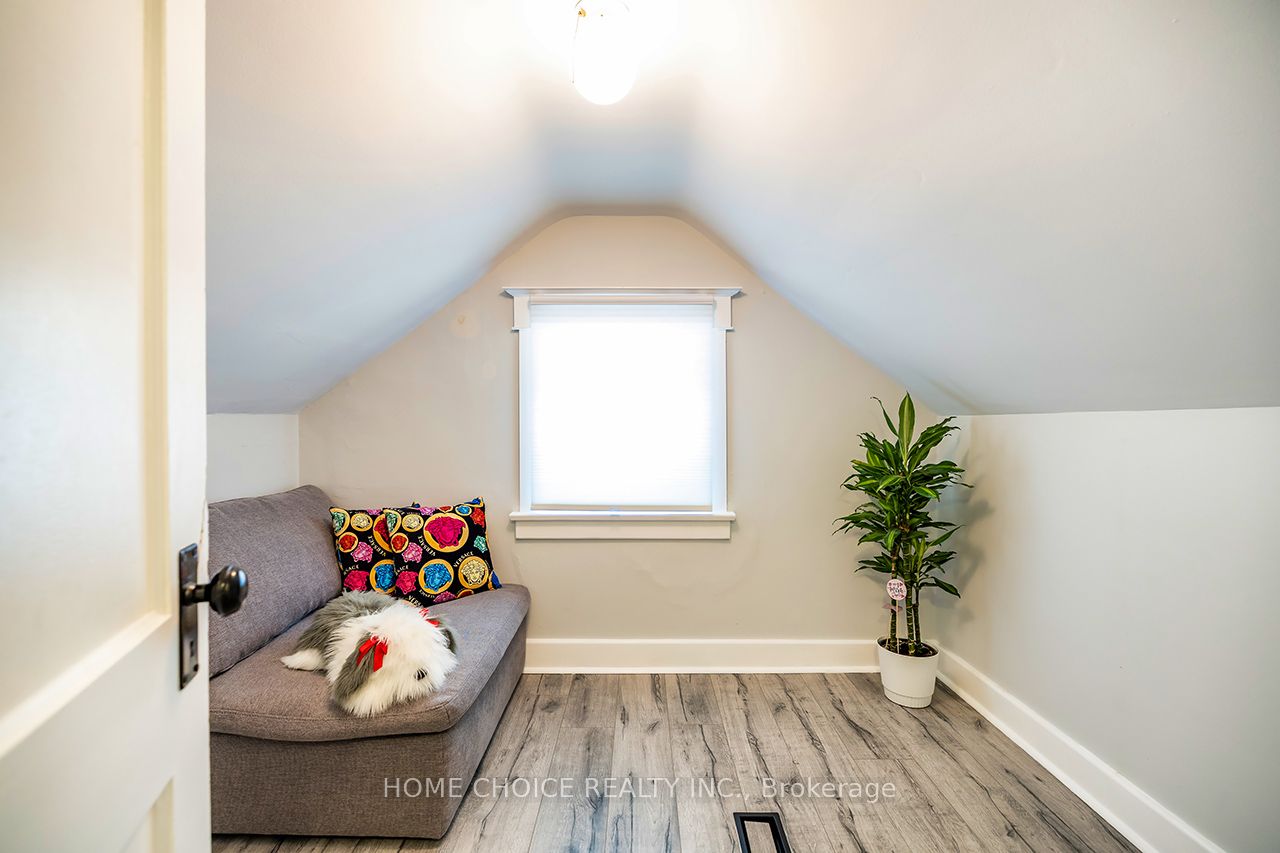 140 Gladstone Avenue Property Photo 31
